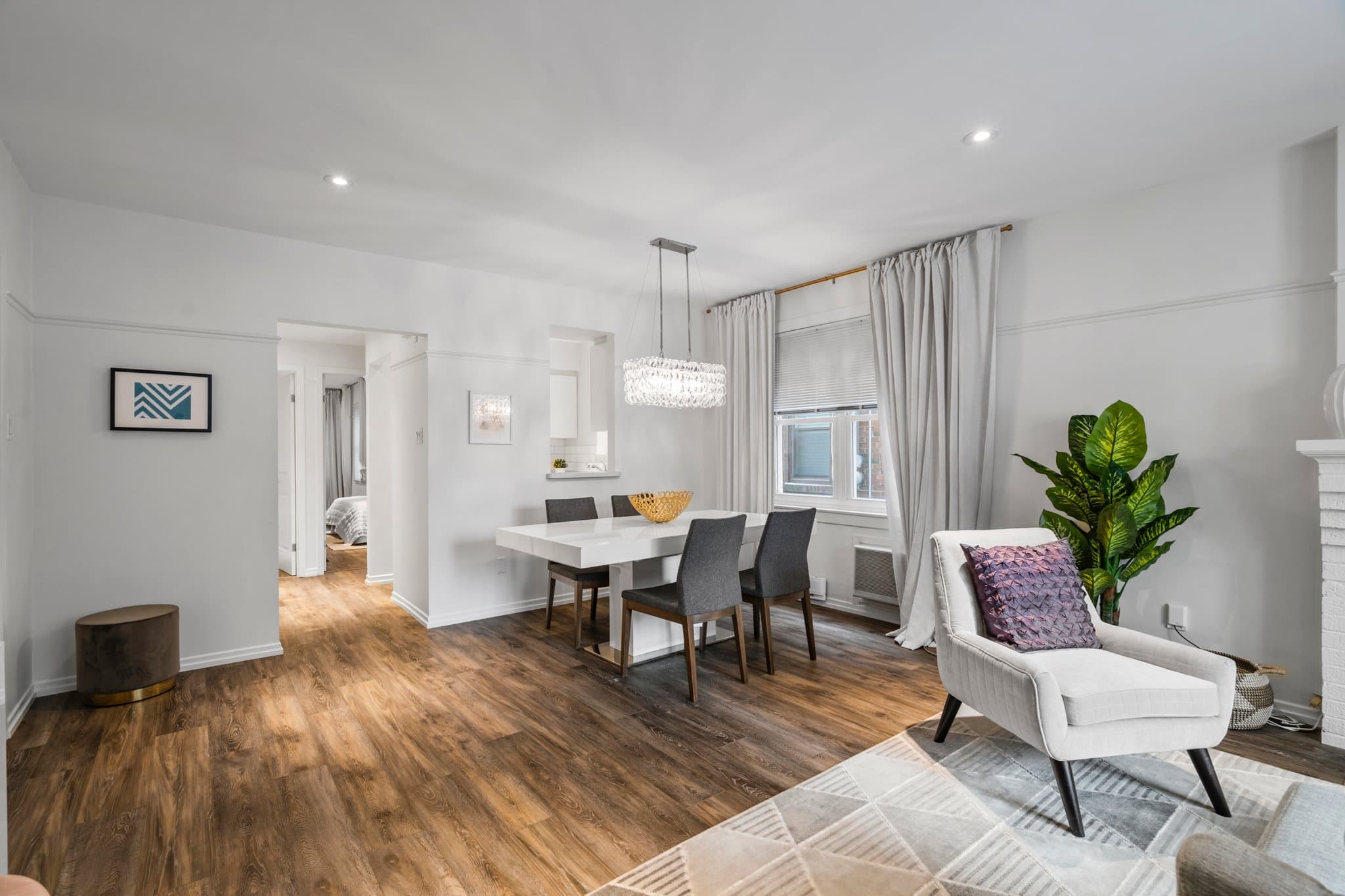 25 Hillsboro Ave Toronto, ON M5R 1S6