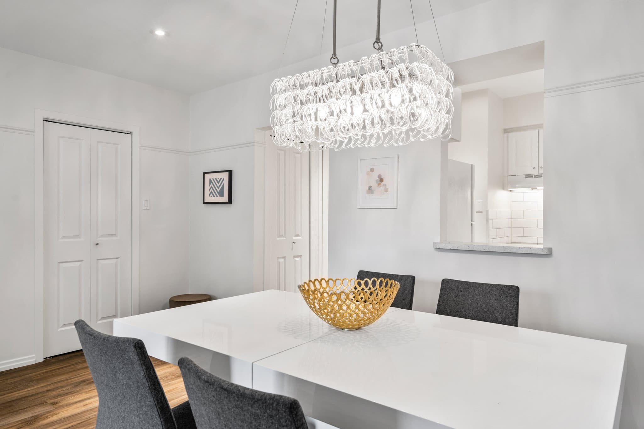 25 Hillsboro Ave Toronto, ON M5R 1S6