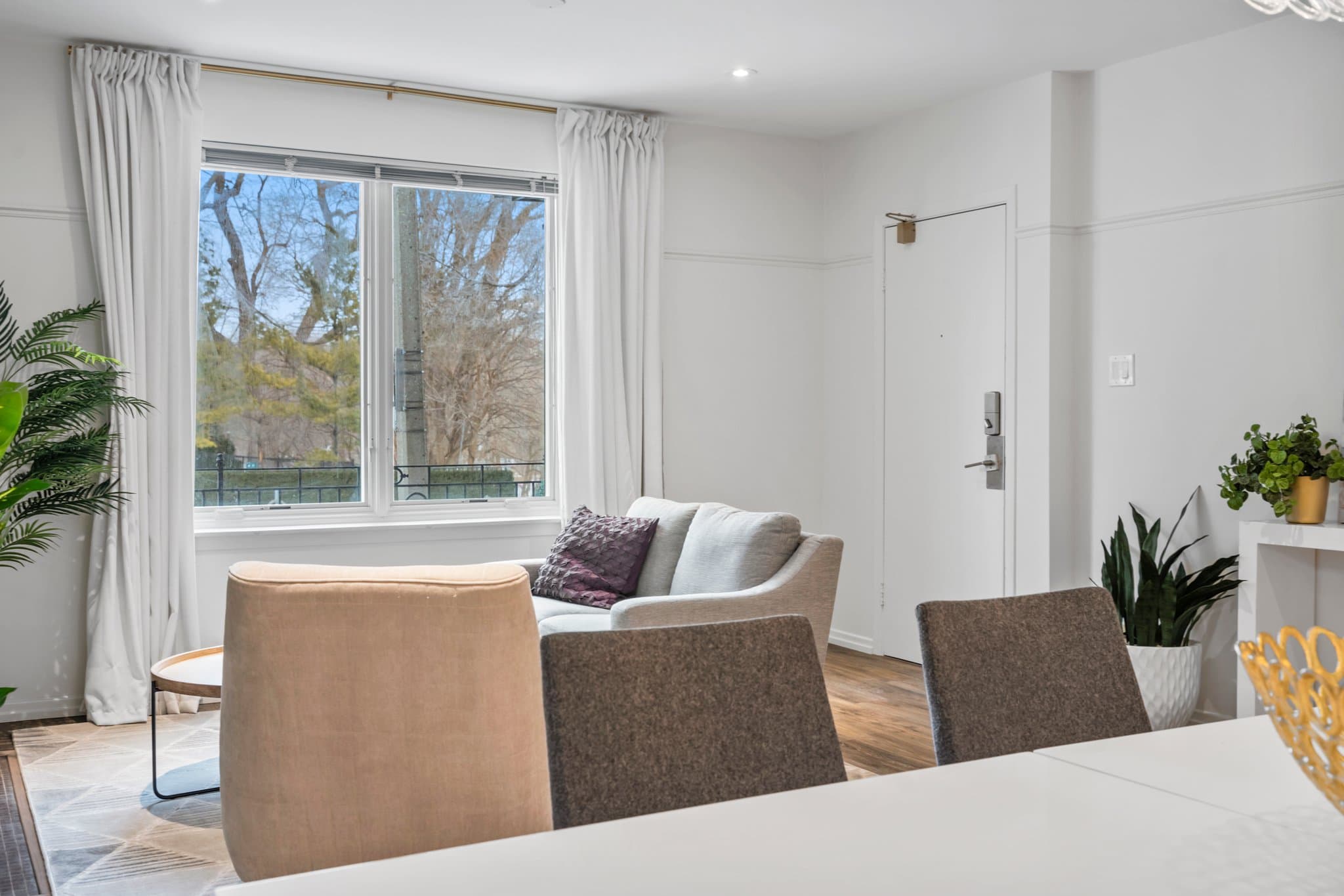25 Hillsboro Ave Toronto, ON M5R 1S6