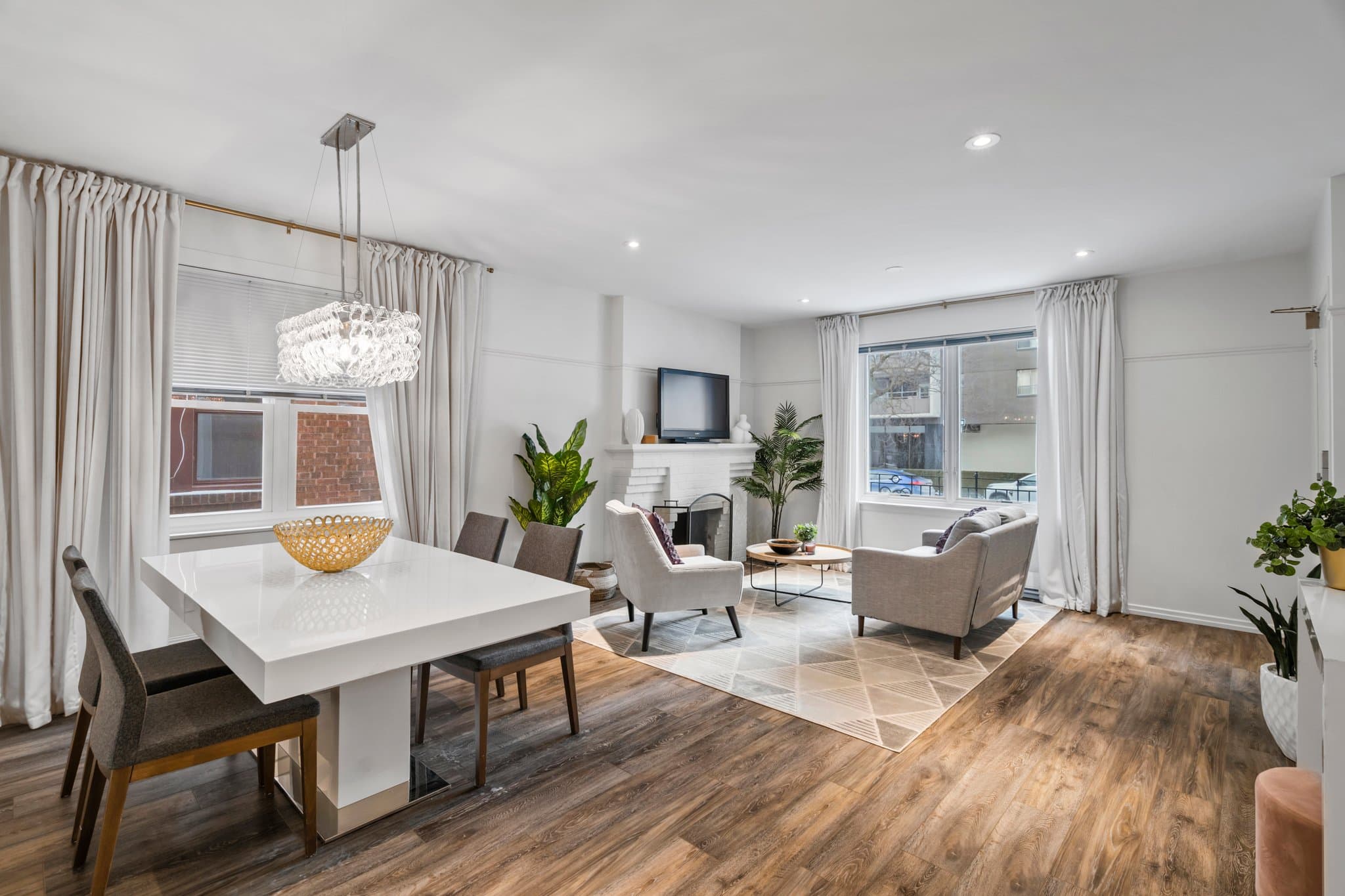25 Hillsboro Ave Toronto, ON M5R 1S6