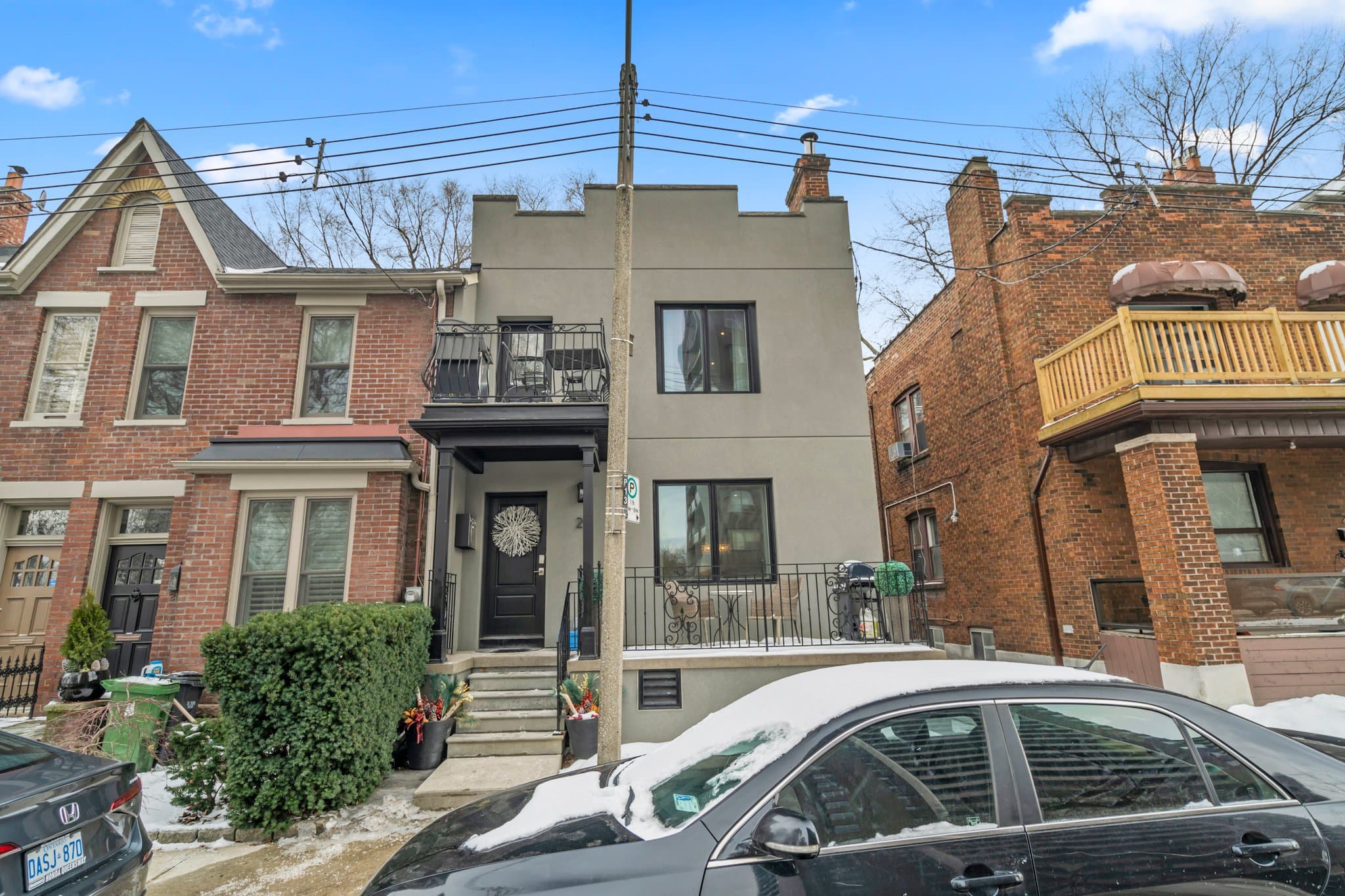 25 Hillsboro Ave Toronto, ON M5R 1S6