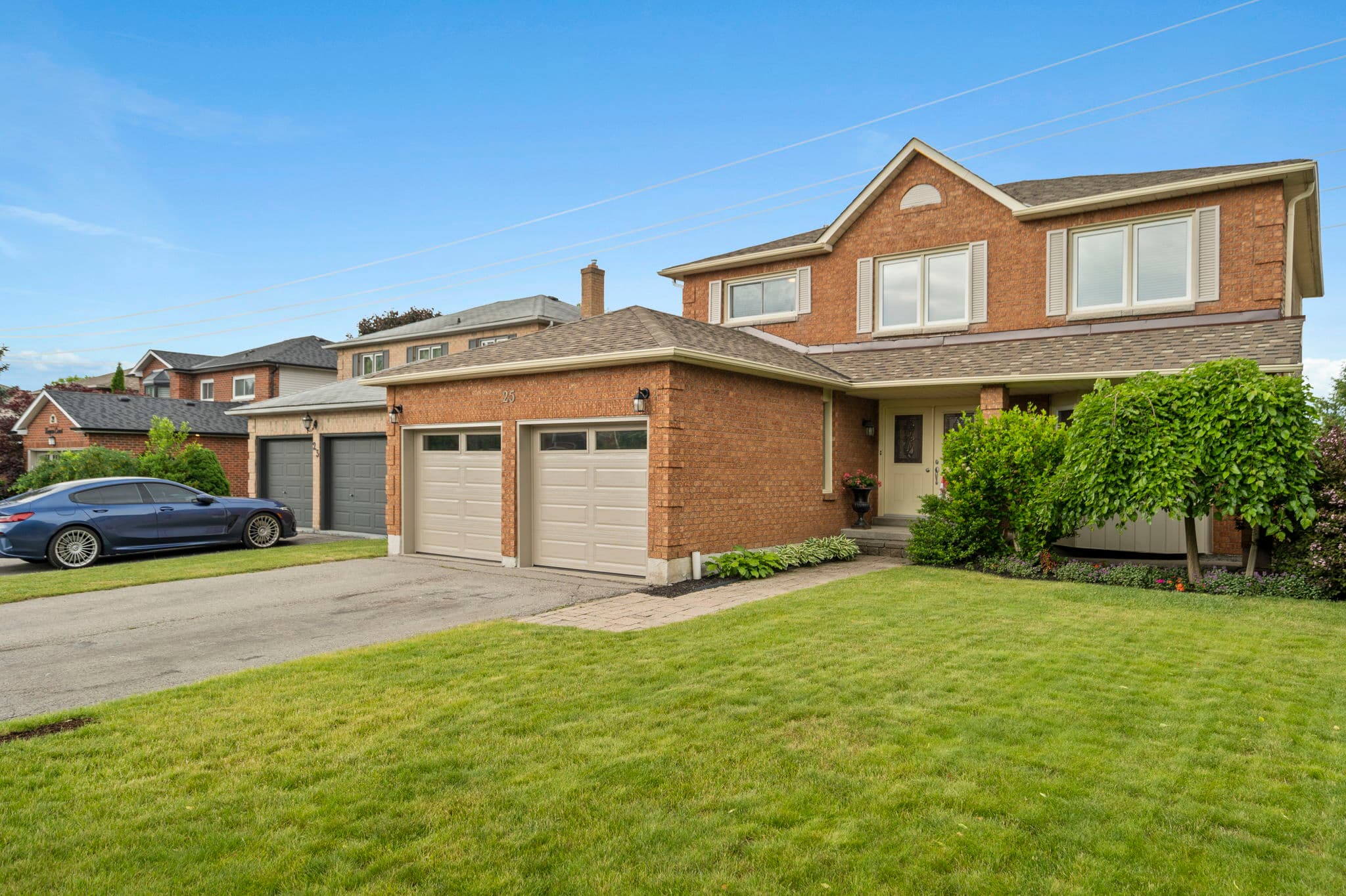 25 Kenyon Ct Whitby, ON L1N 8T3
