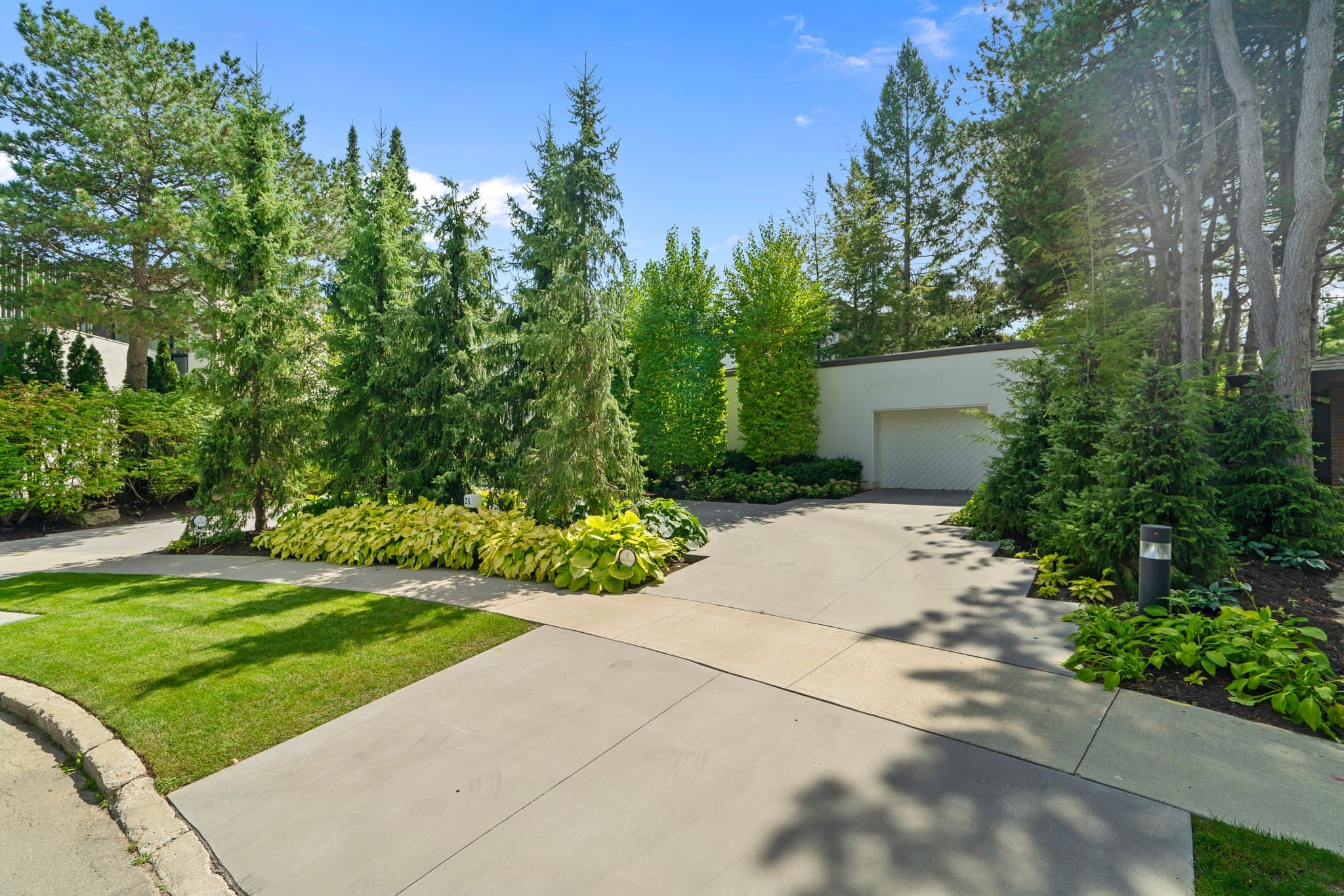 25 Misty Crescent Toronto, ON M3B 1T2