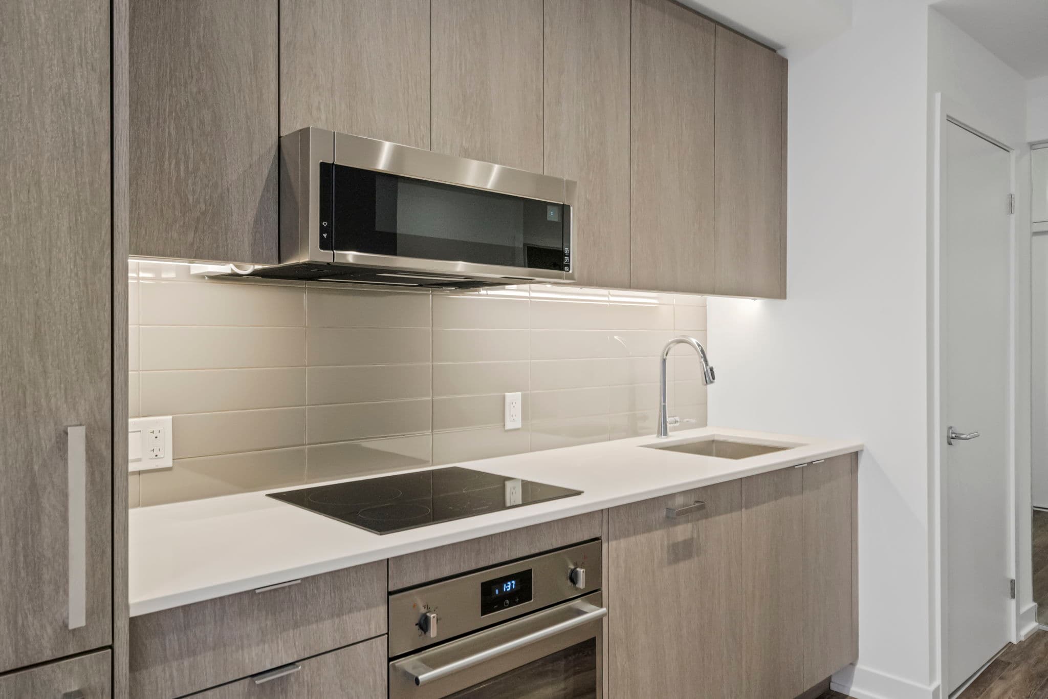 250 Lawrence Ave W Unit 212 Toronto, ON M5M 1B2