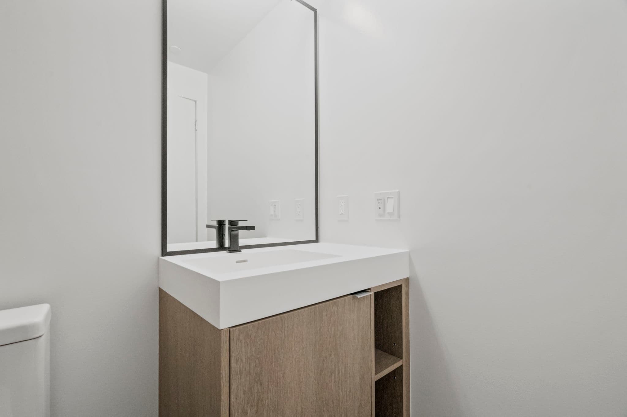 250 Lawrence Ave W Unit 212 Toronto, ON M5M 1B2