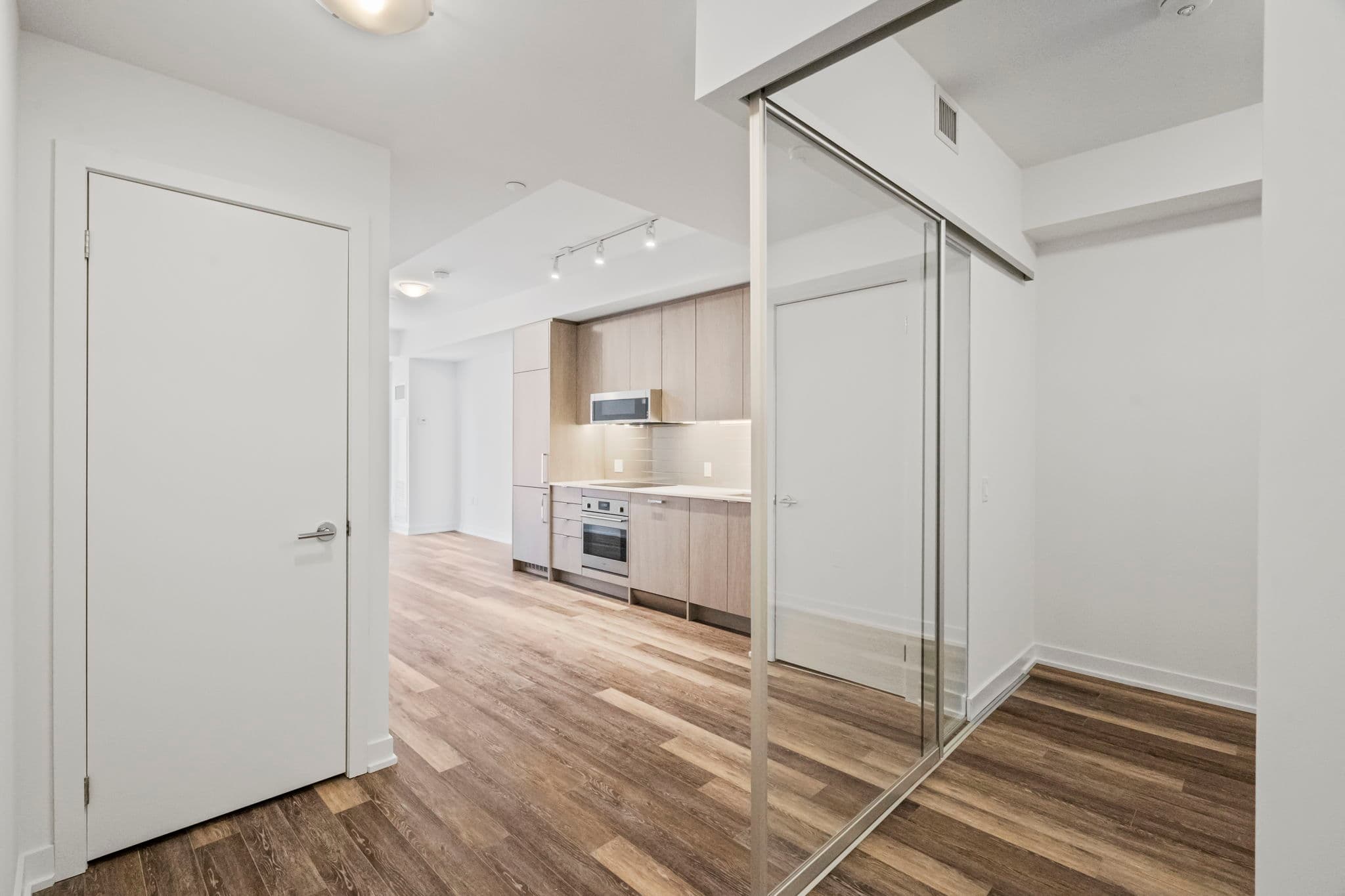 250 Lawrence Ave W Unit 212 Toronto, ON M5M 1B2
