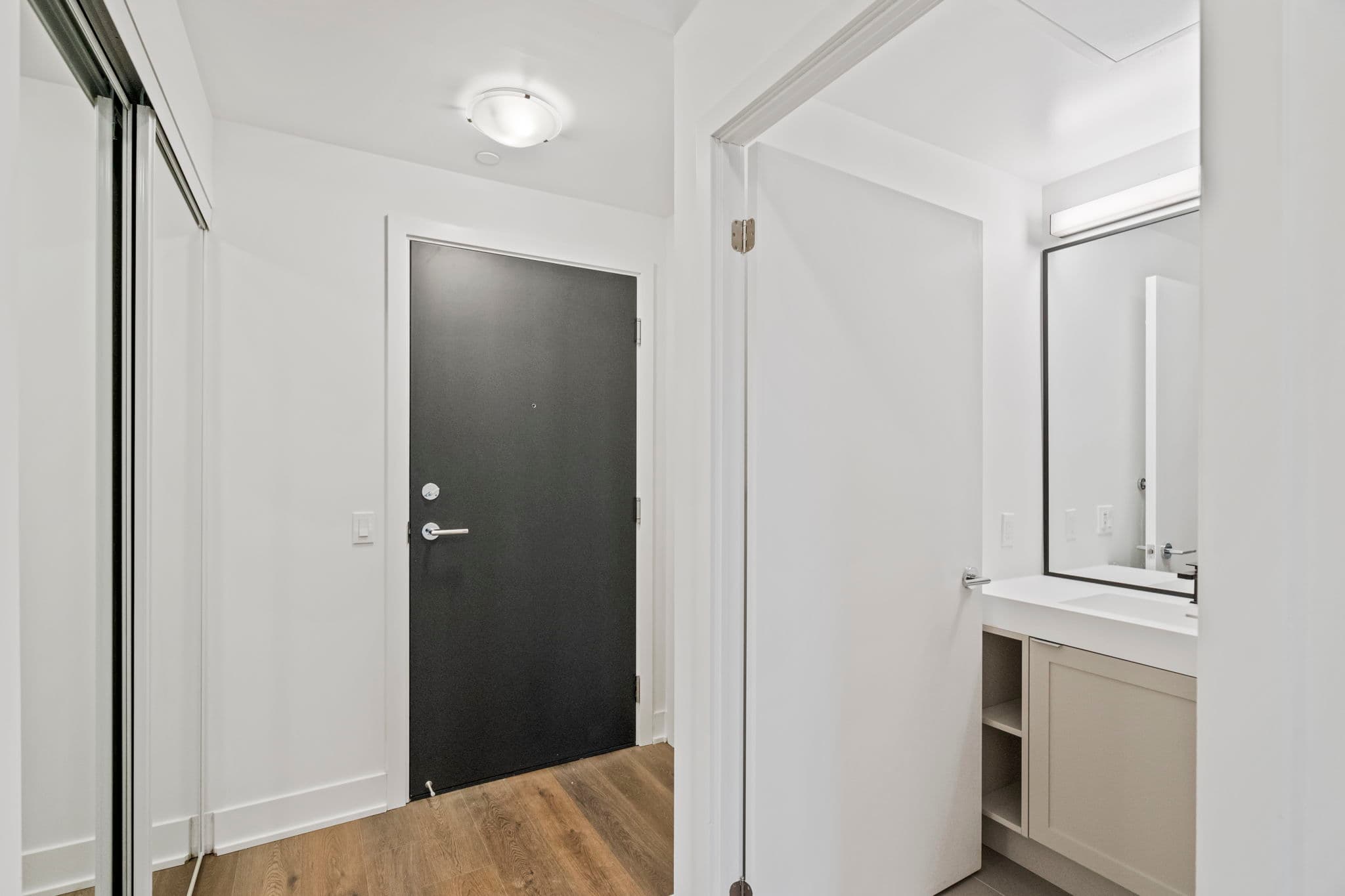 250 Lawrence Ave W Unit 801 Toronto, ON M5M 1B1