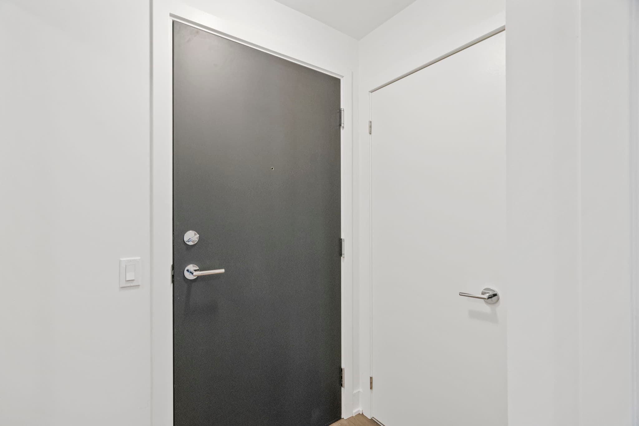 250 Lawrence Ave W Unit 801 Toronto, ON M5M 1B1