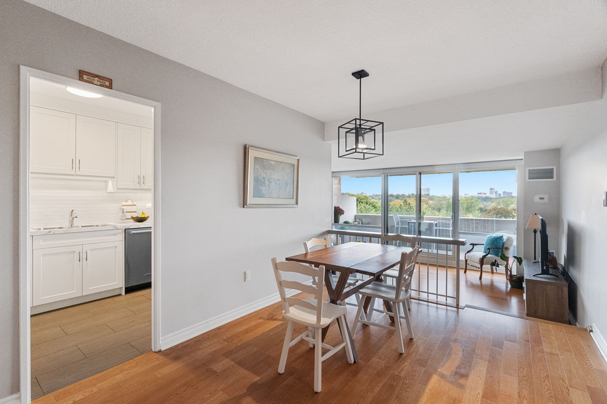 250 Scarlett Rd Unit 713 Toronto, ON M6N 4X5