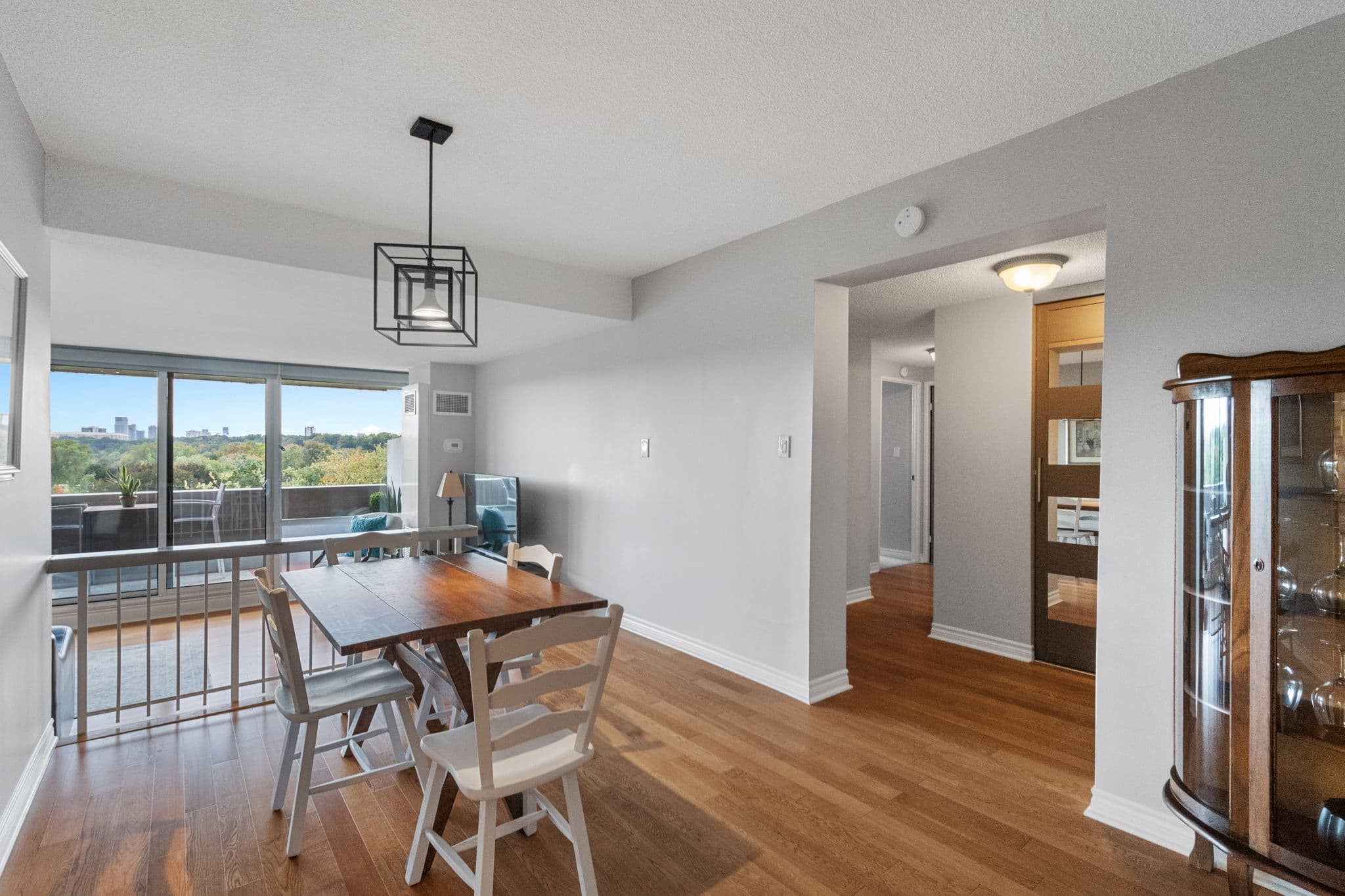 250 Scarlett Rd Unit 713 Toronto, ON M6N 4X5