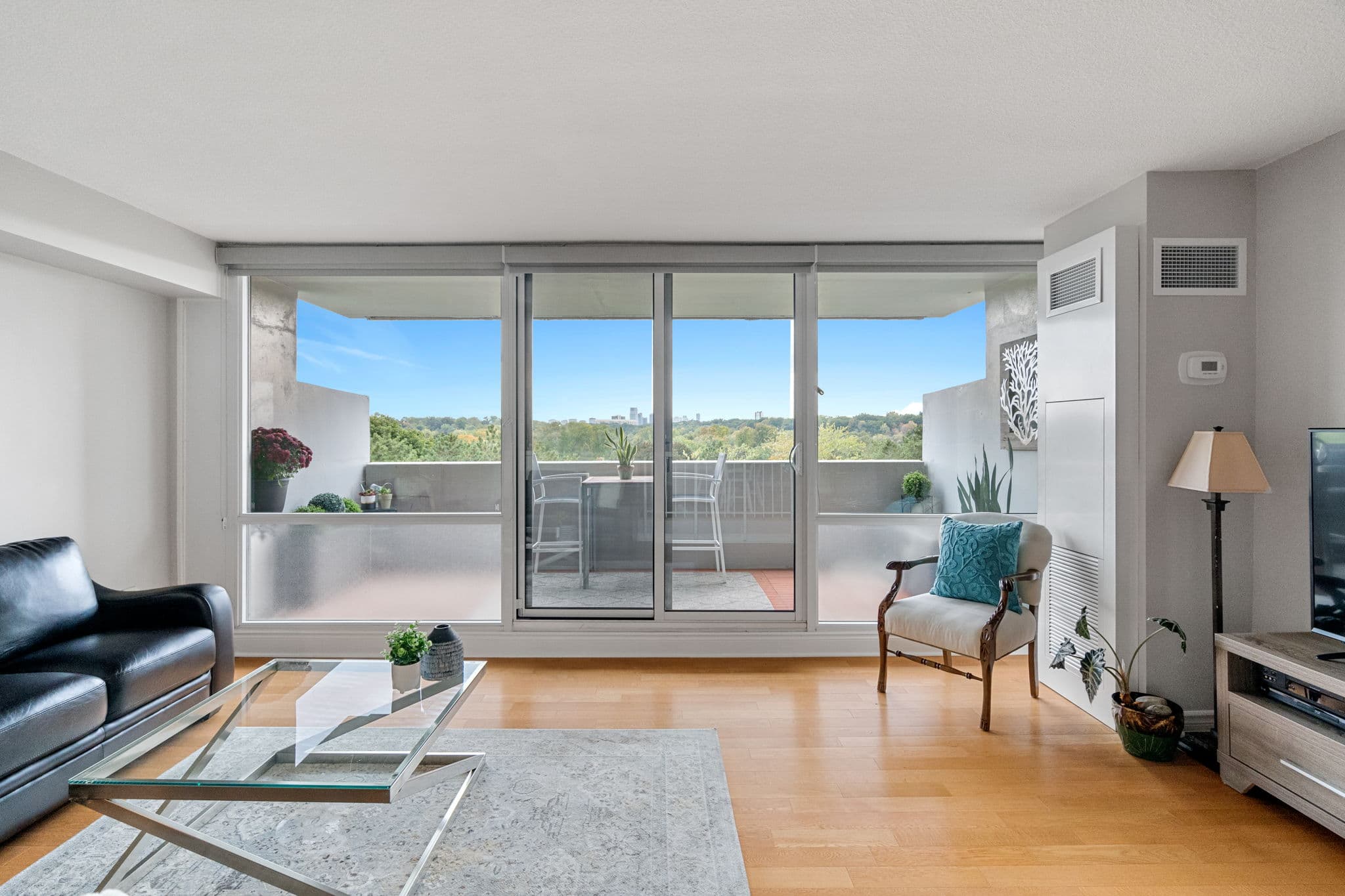 250 Scarlett Rd Unit 713 Toronto, ON M6N 4X5