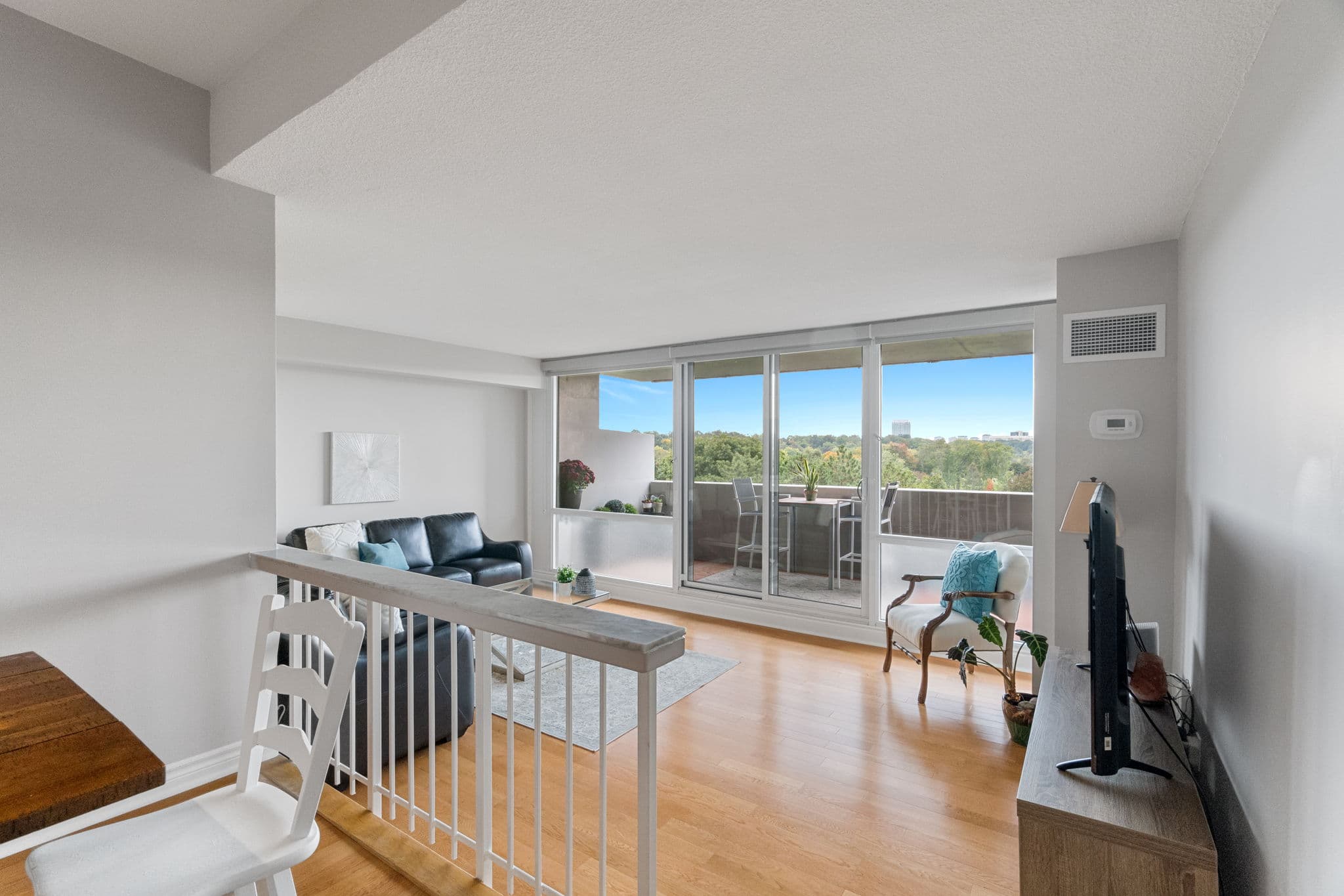 250 Scarlett Rd Unit 713 Toronto, ON M6N 4X5