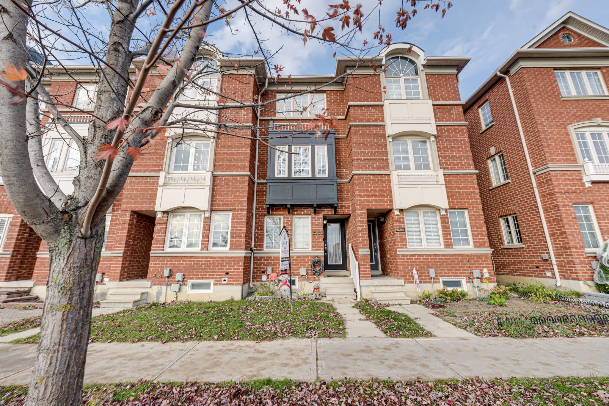 2506 Bur Oak Ave Markham, ON L6B 1H2