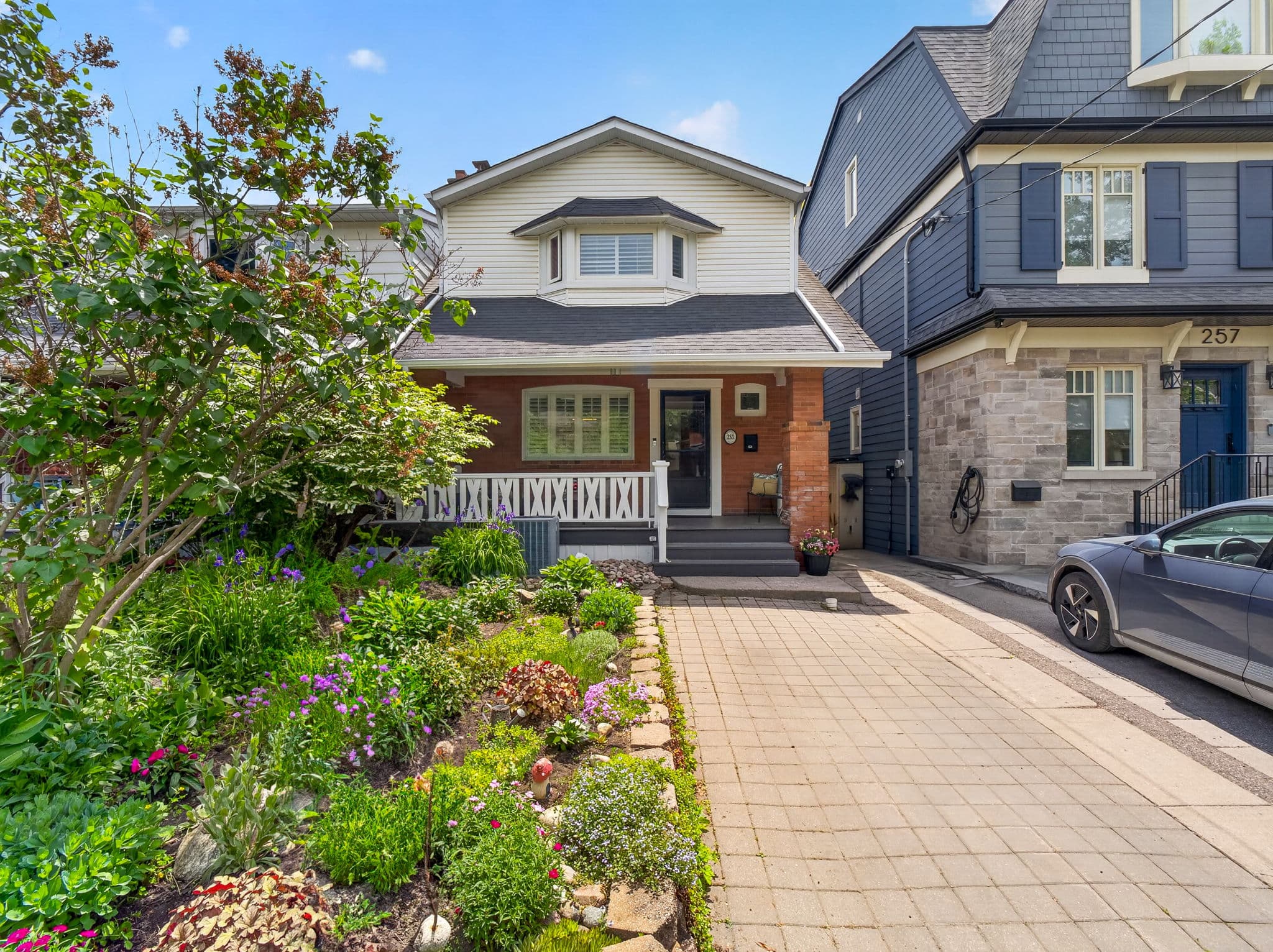253 Briar Hill Ave Toronto, ON M4R 1J2