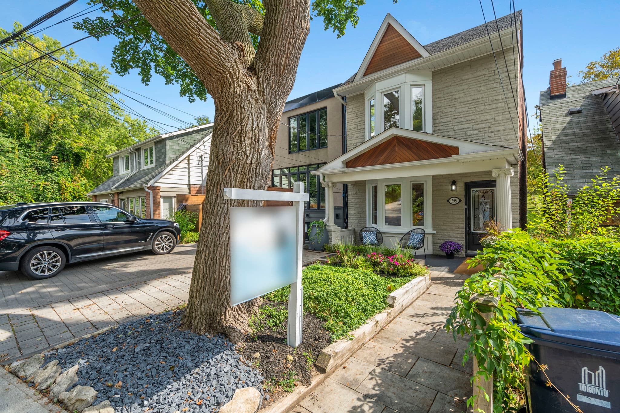 255 Eastwood Rd Toronto, ON M4L 2E2