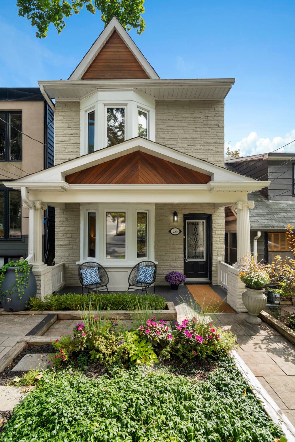 255 Eastwood Rd Toronto, ON M4L 2E2