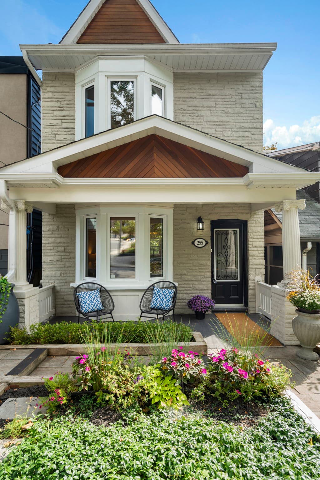 255 Eastwood Rd Toronto, ON M4L 2E2