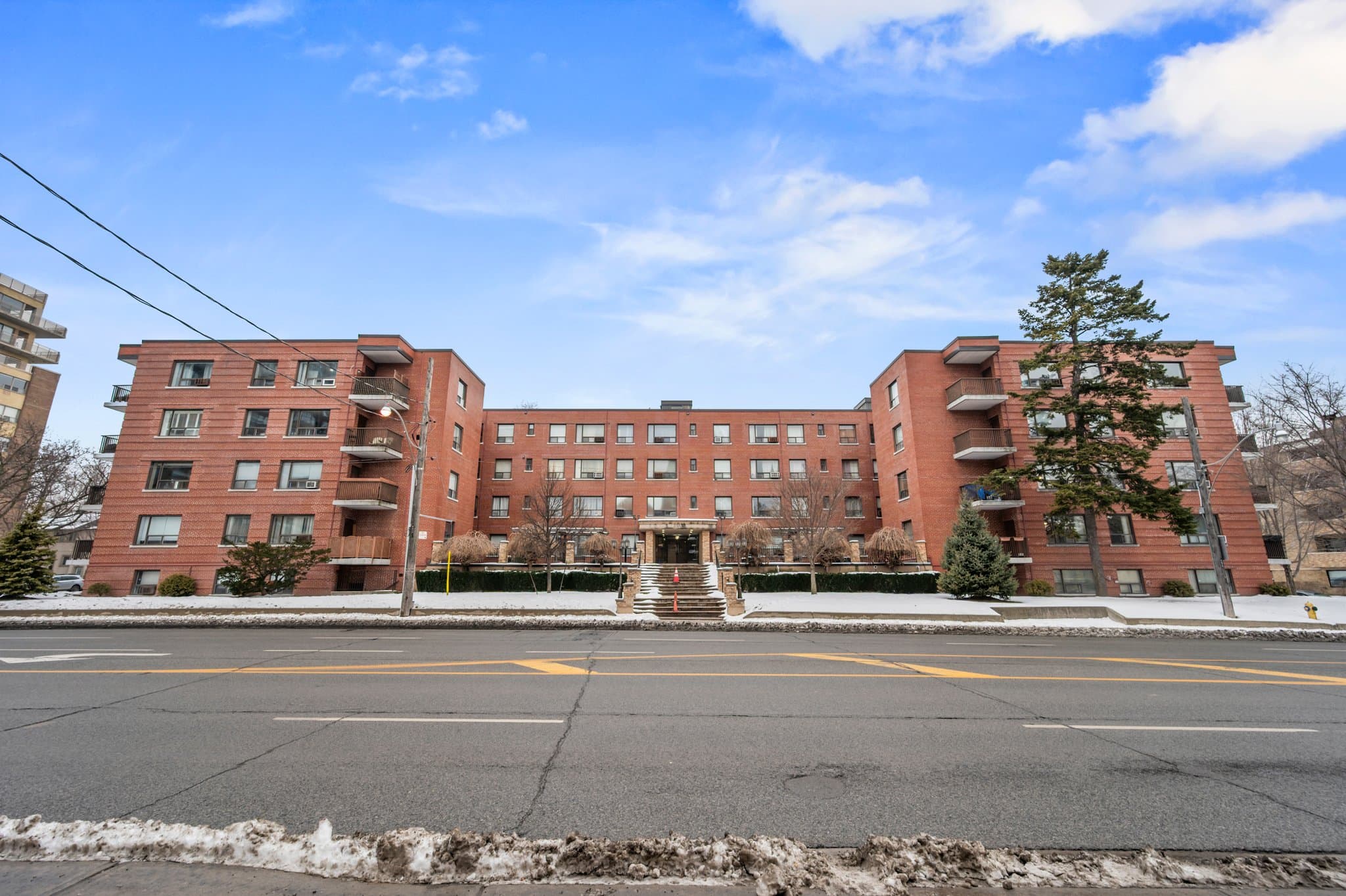 2550 Bathurst St Unit 206 Toronto, ON M6B 2Z2