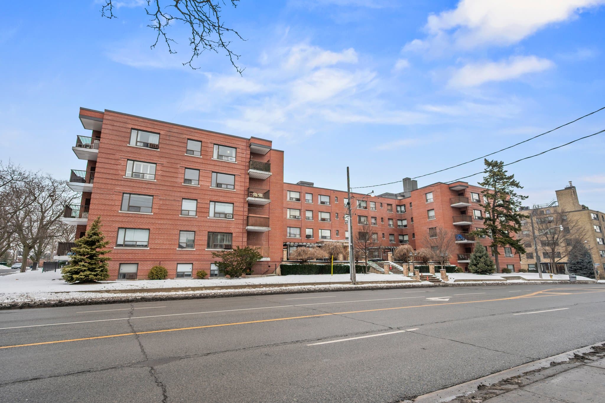 2550 Bathurst St Unit 206 Toronto, ON M6B 2Z2