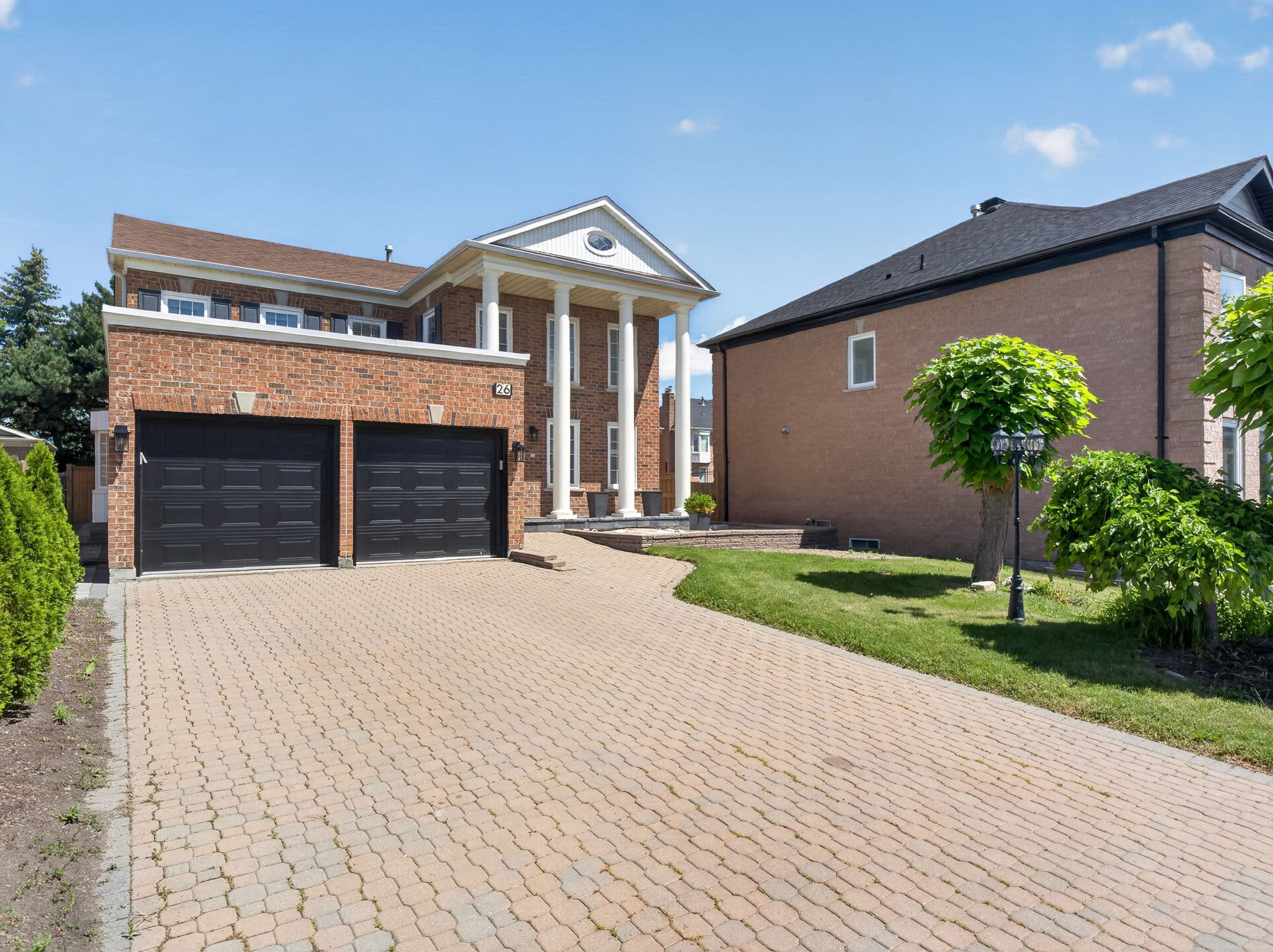 26 Cowles Ct Richmond Hill, ON L4C 9A5