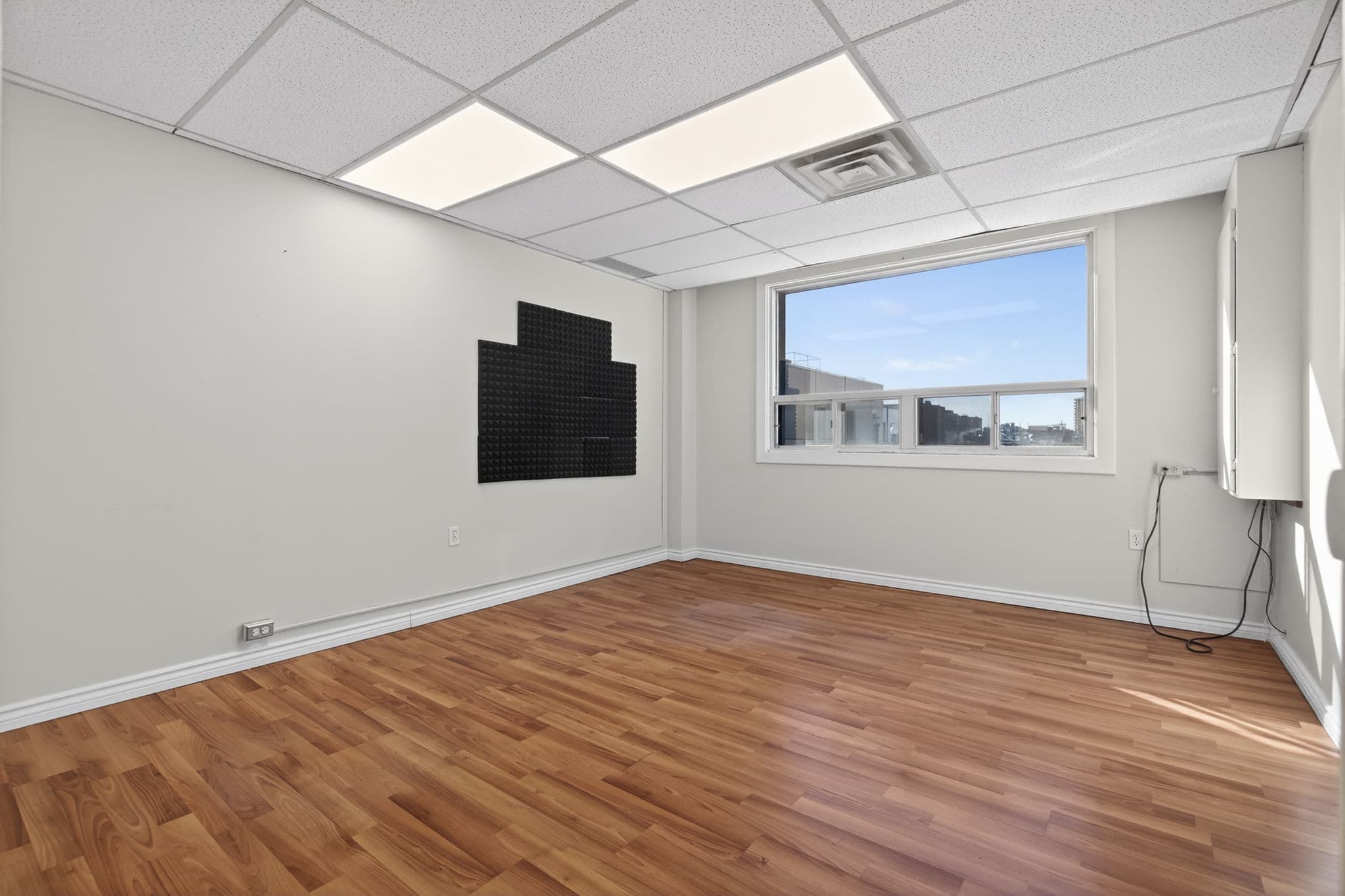 260 Church St Oakville, ON L6J 1N6