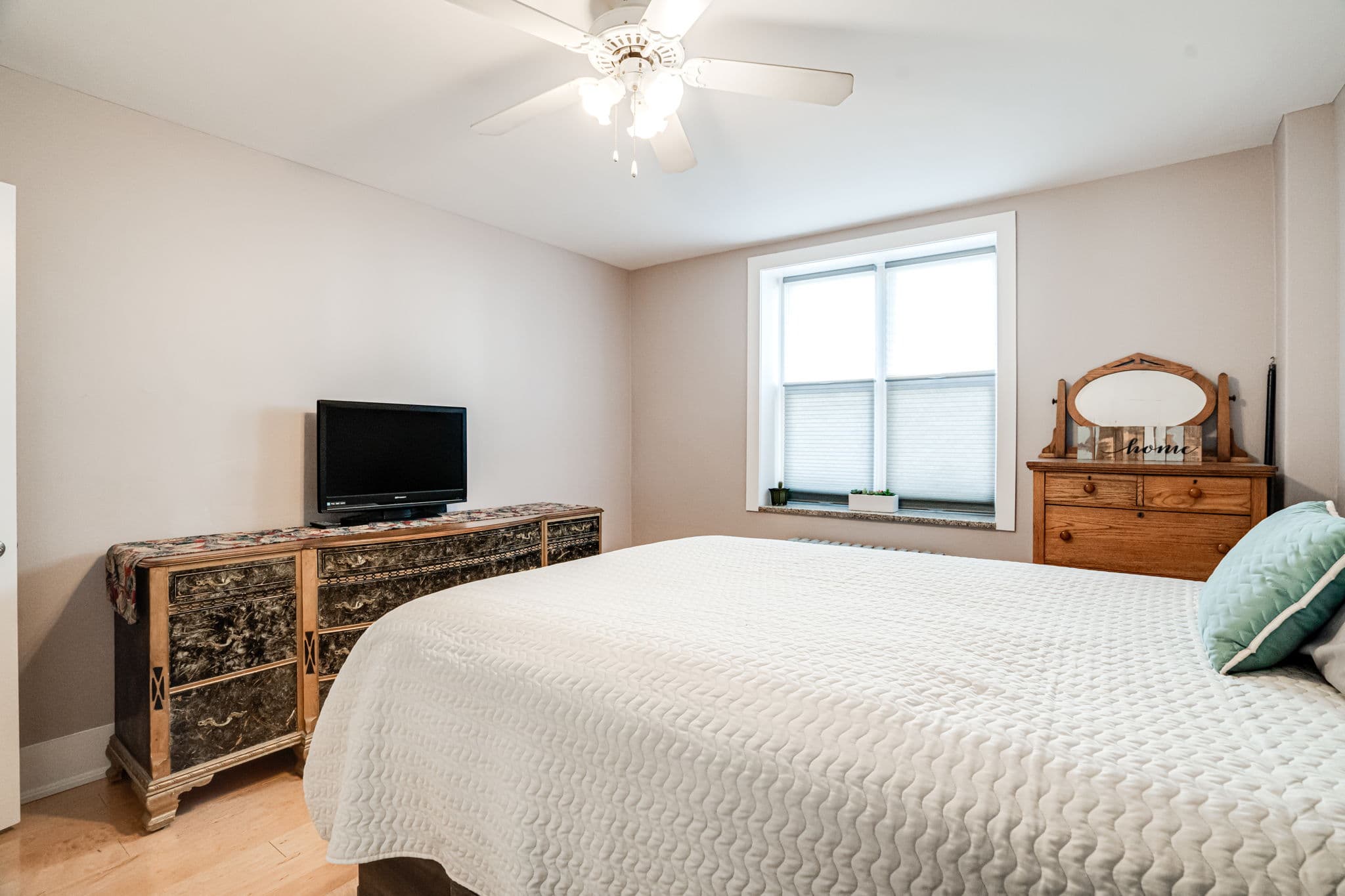 2603 Bathurst St Unit 102 Toronto, ON M6B 2Z6