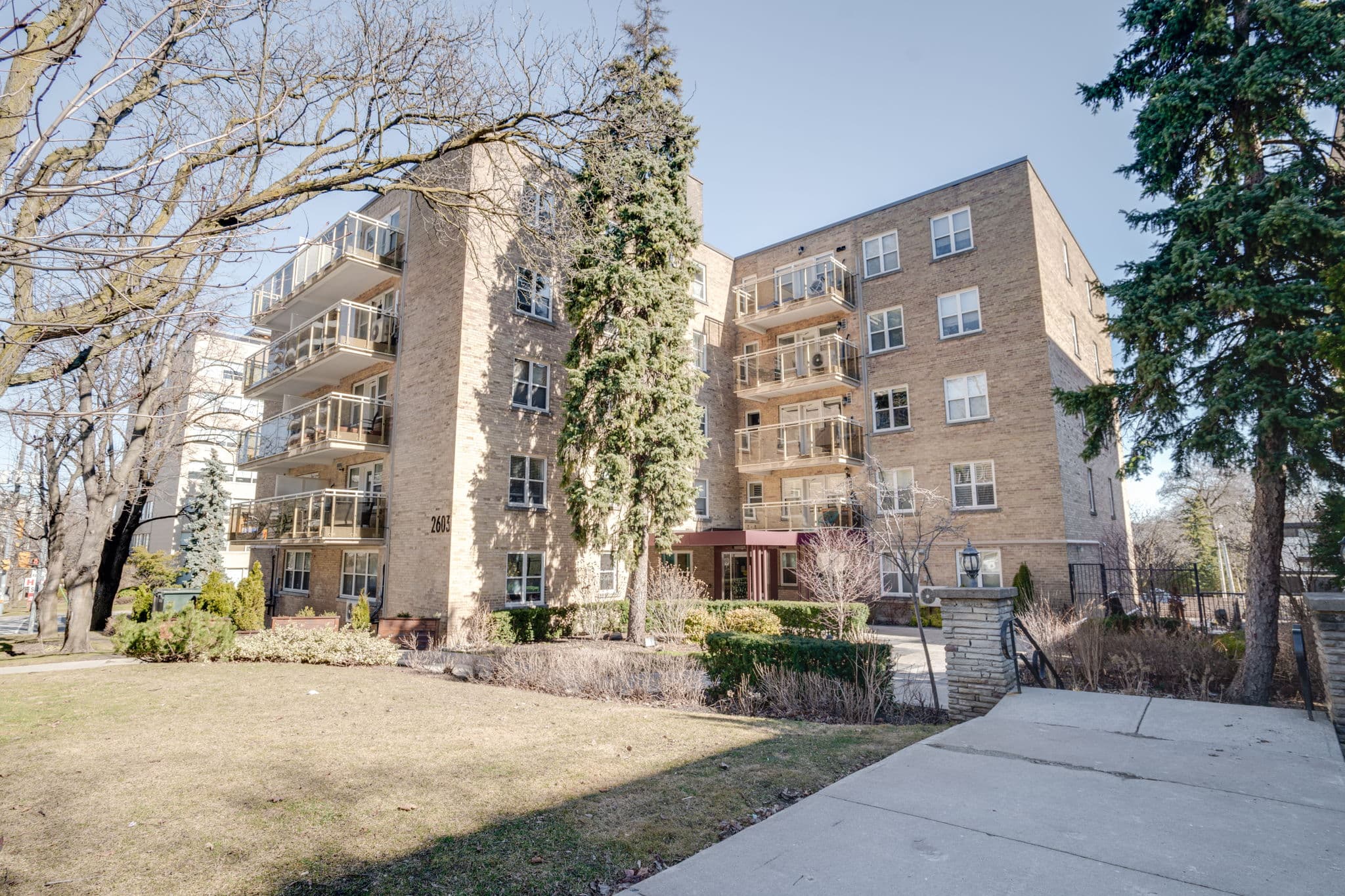 2603 Bathurst St Unit 102 Toronto, ON M6B 2Z6