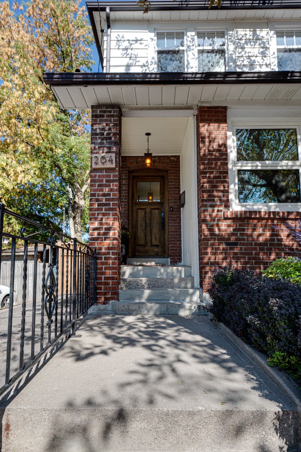 264 Benson Ave Toronto, ON M6G 2J8
