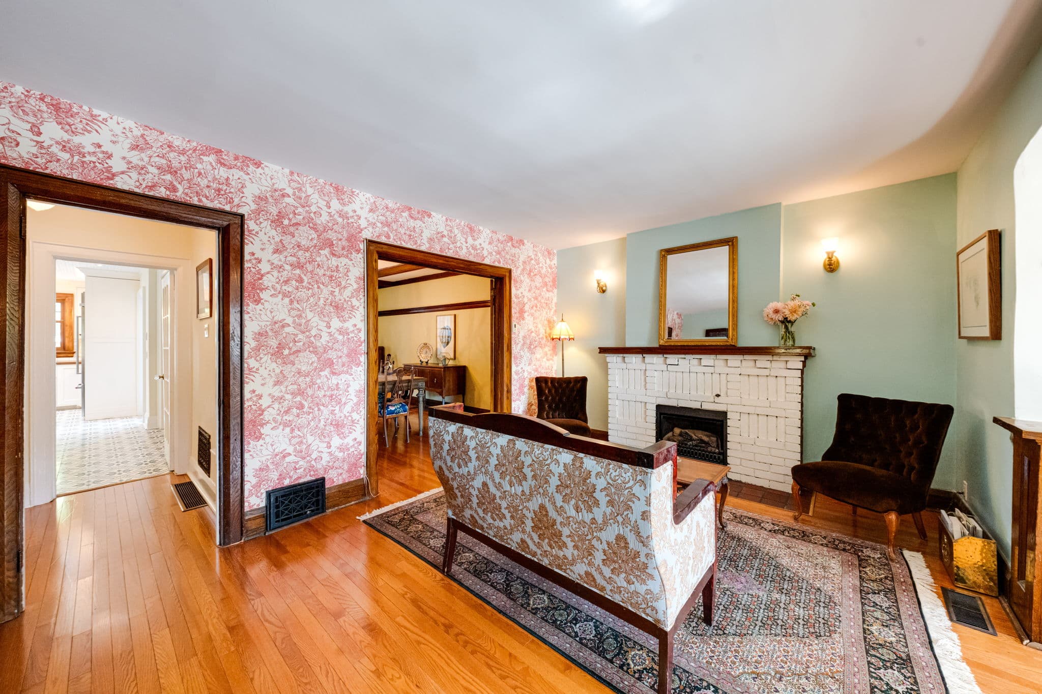 264 Benson Ave Toronto, ON M6G 2J8