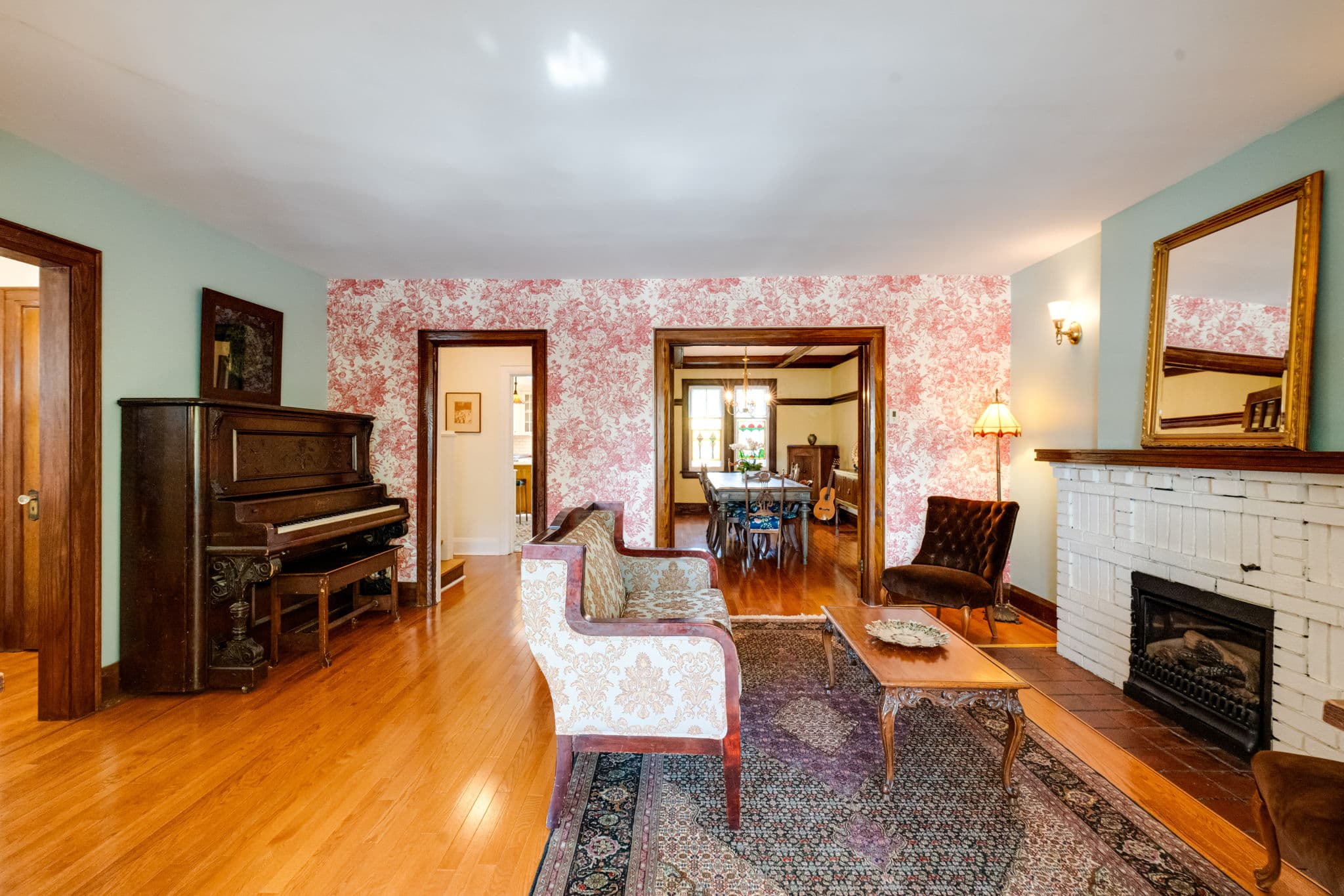 264 Benson Ave Toronto, ON M6G 2J8
