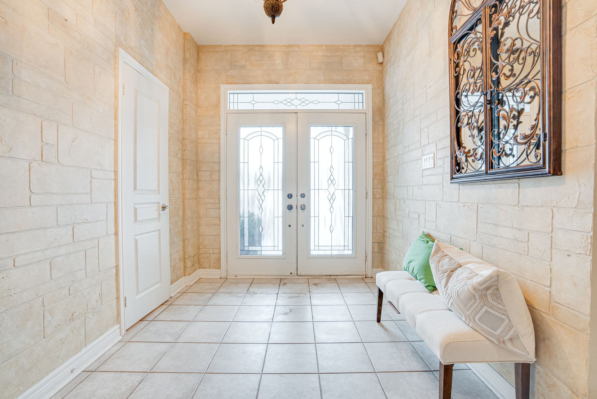 264 Thornhill Woods Dr Vaughan, ON L4J 8V5