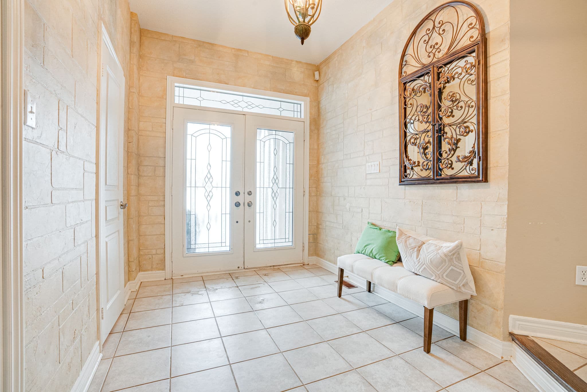 264 Thornhill Woods Dr Vaughan, ON L4J 8V5