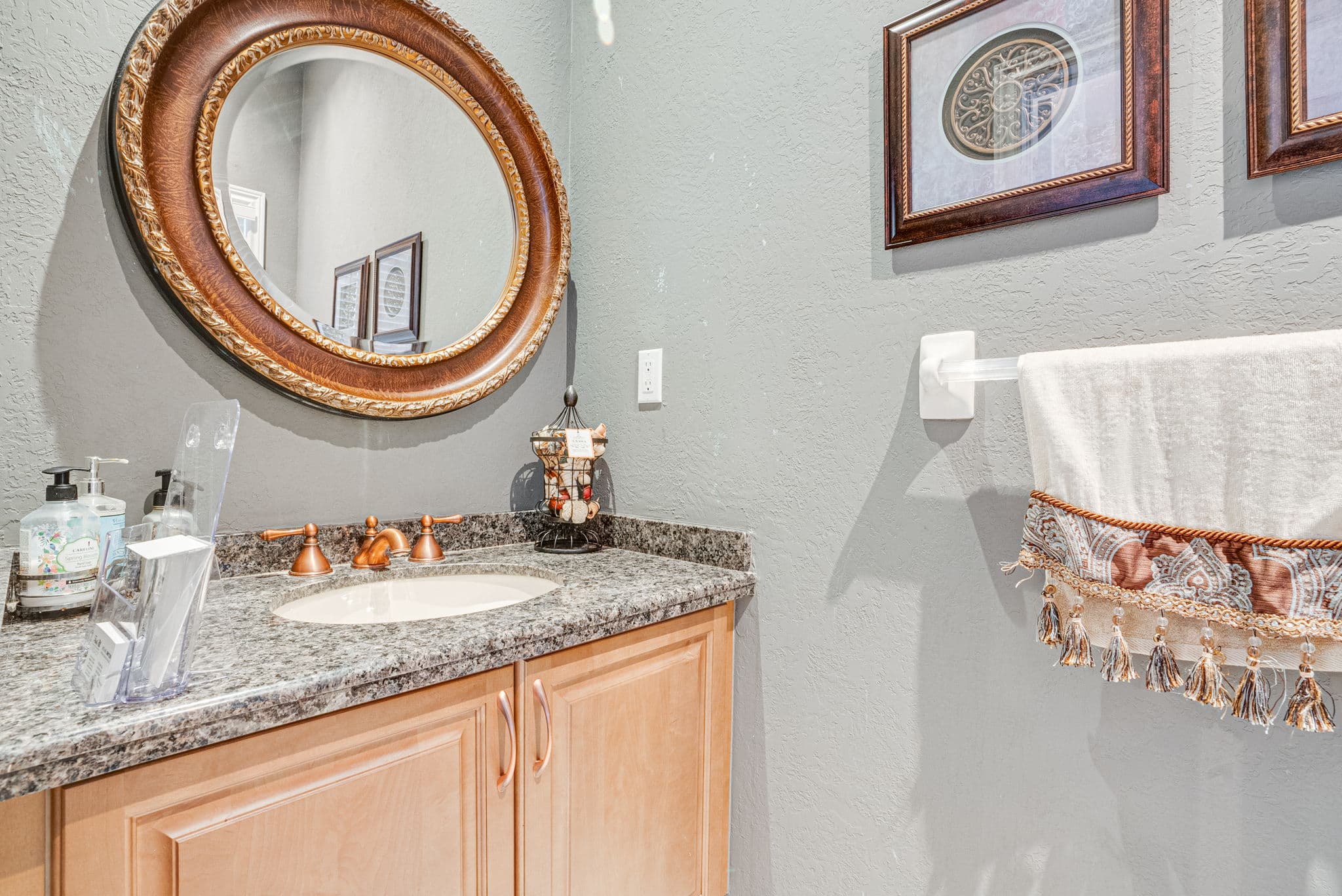 264 Thornhill Woods Dr Vaughan, ON L4J 8V5