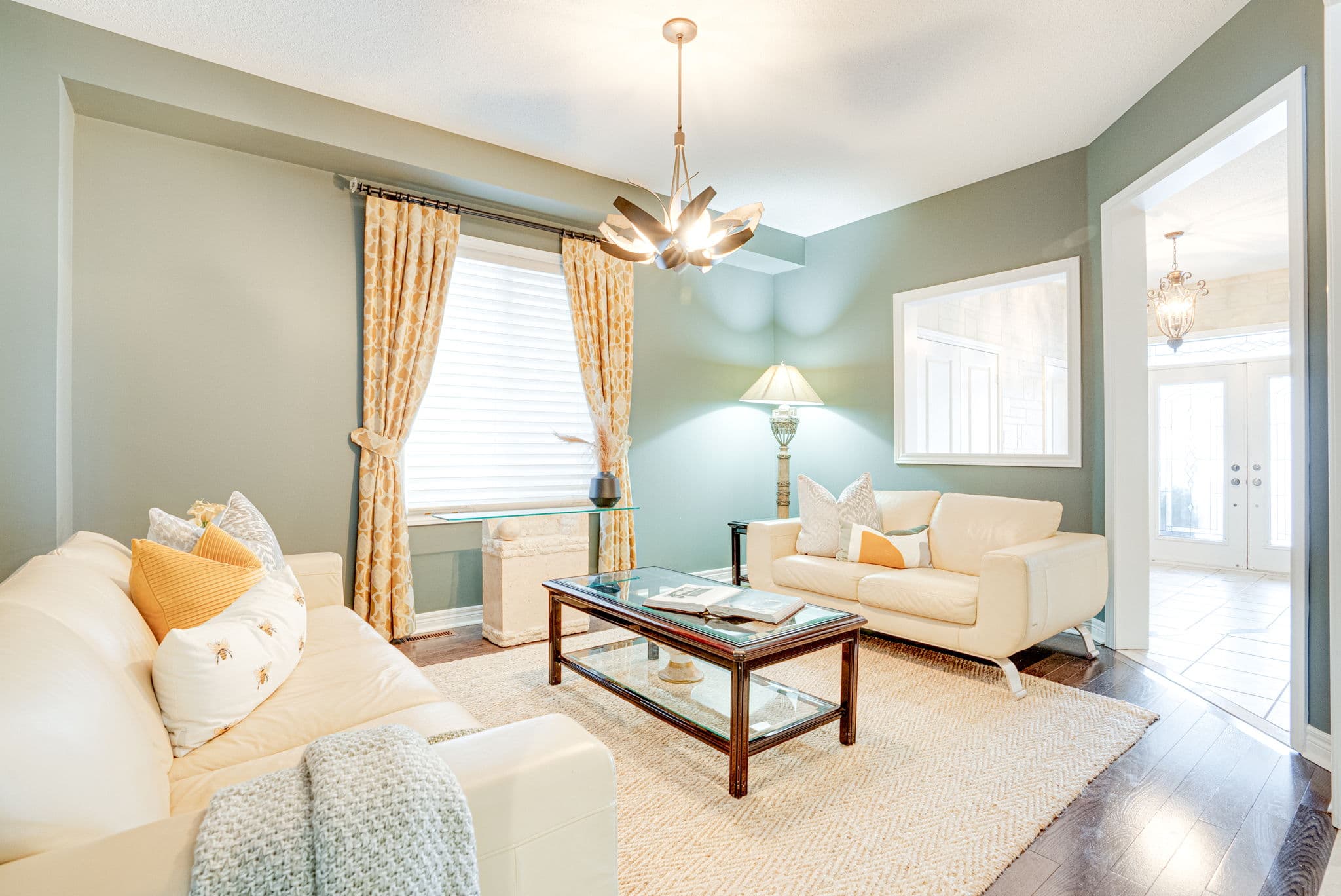 264 Thornhill Woods Dr Vaughan, ON L4J 8V5
