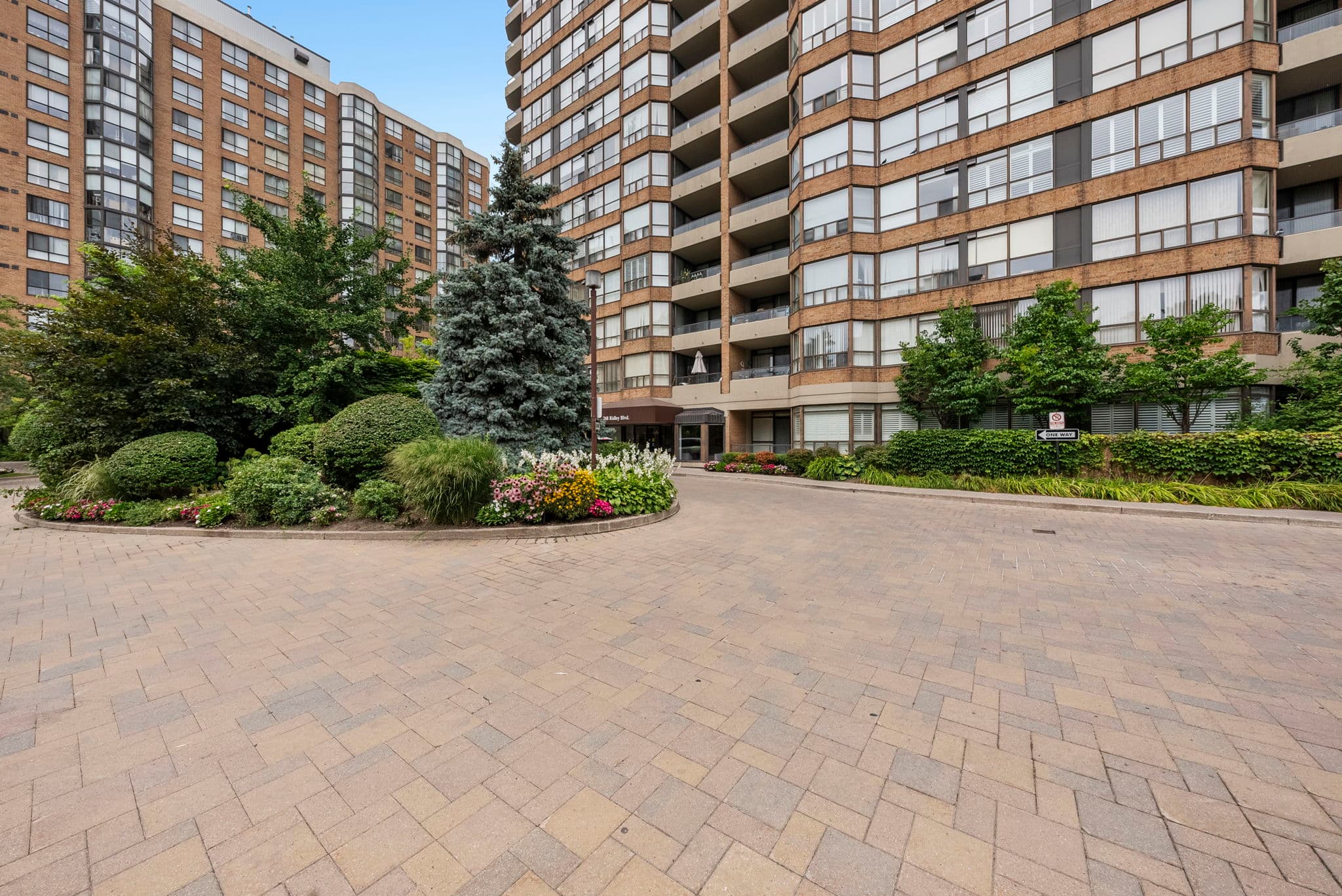268 Ridley Blvd Unit 1513 Toronto, ON M5M 4N3