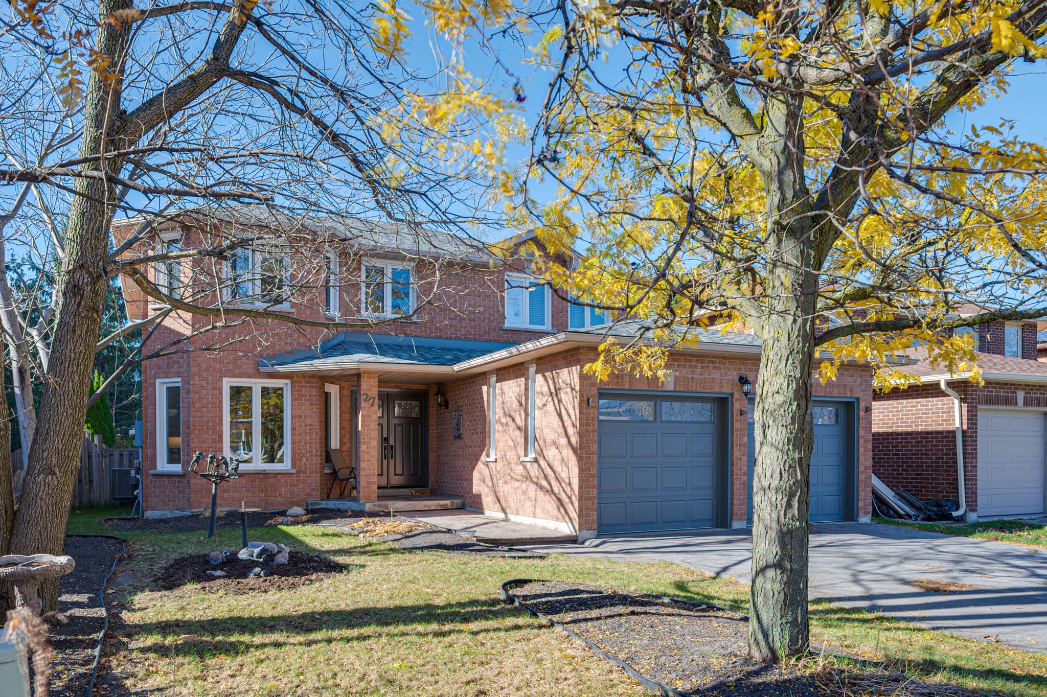 27 Doris Crescent Newmarket, ON L3Y
