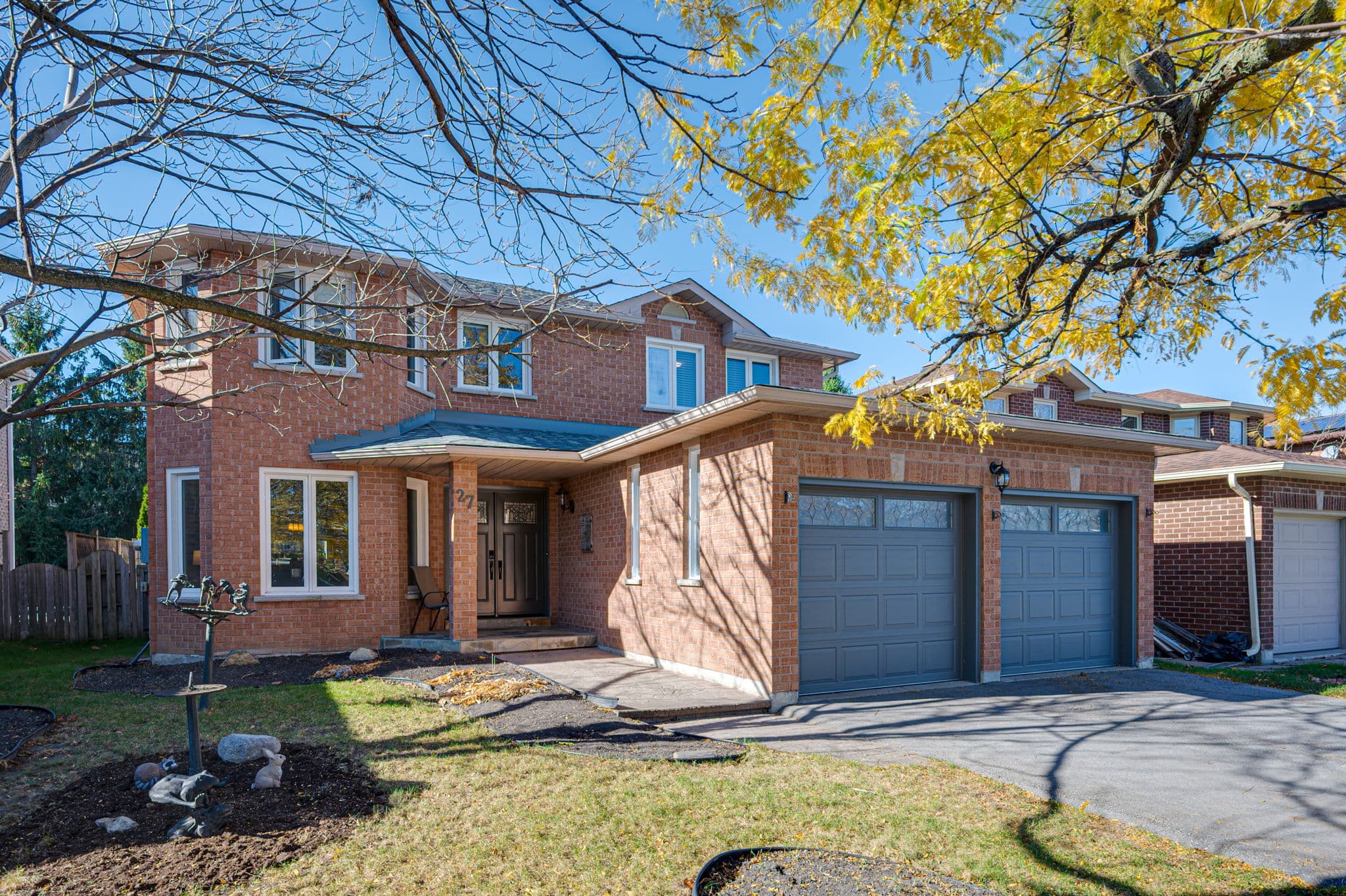 27 Doris Crescent Newmarket, ON L3Y
