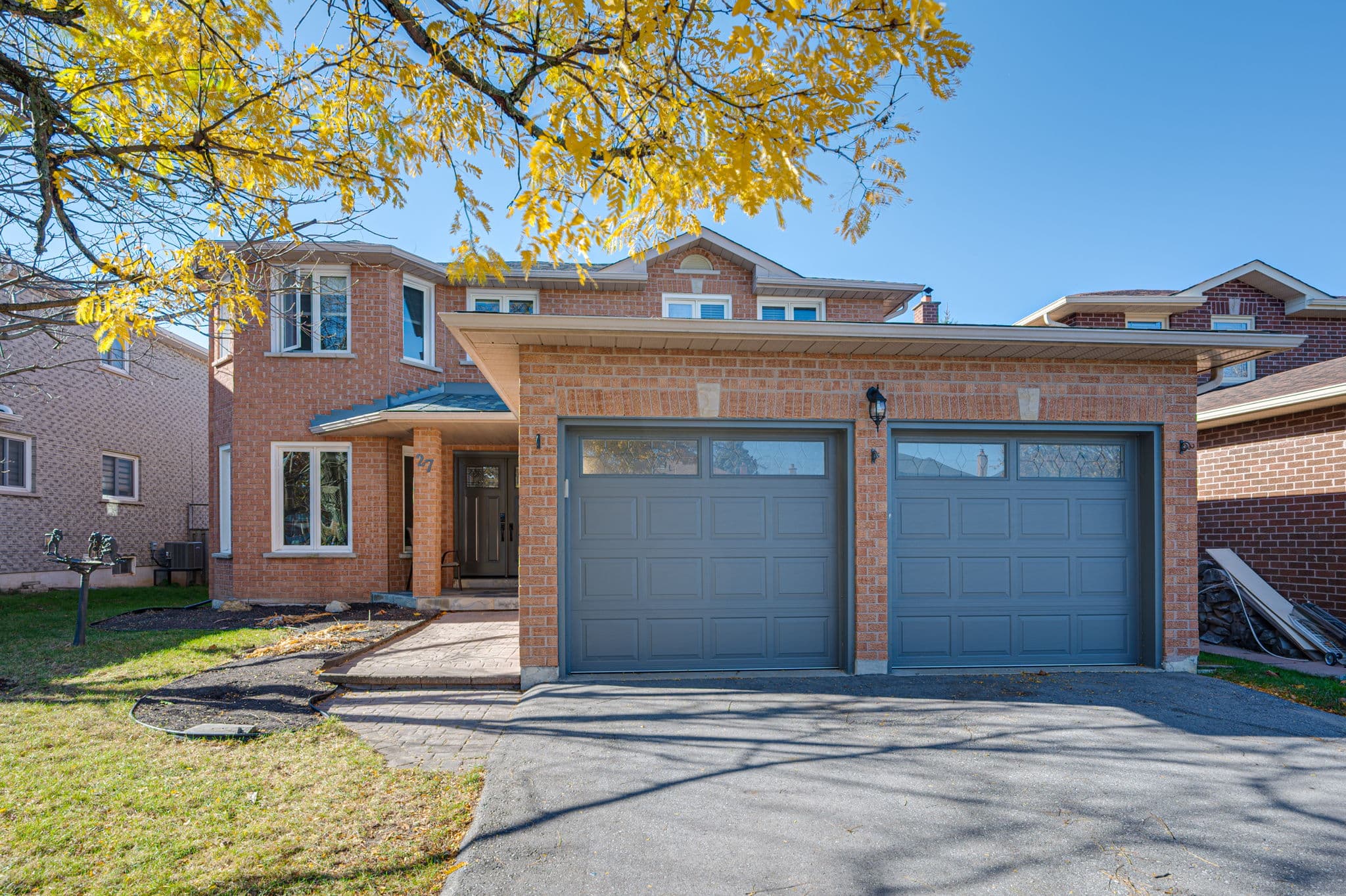 27 Doris Crescent Newmarket, ON L3Y