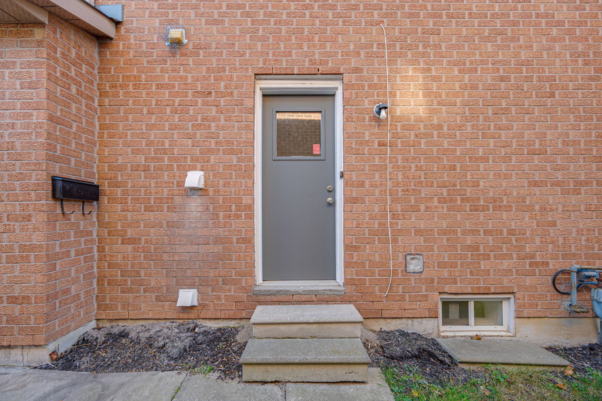 27 Doris Crescent Newmarket, ON L3Y