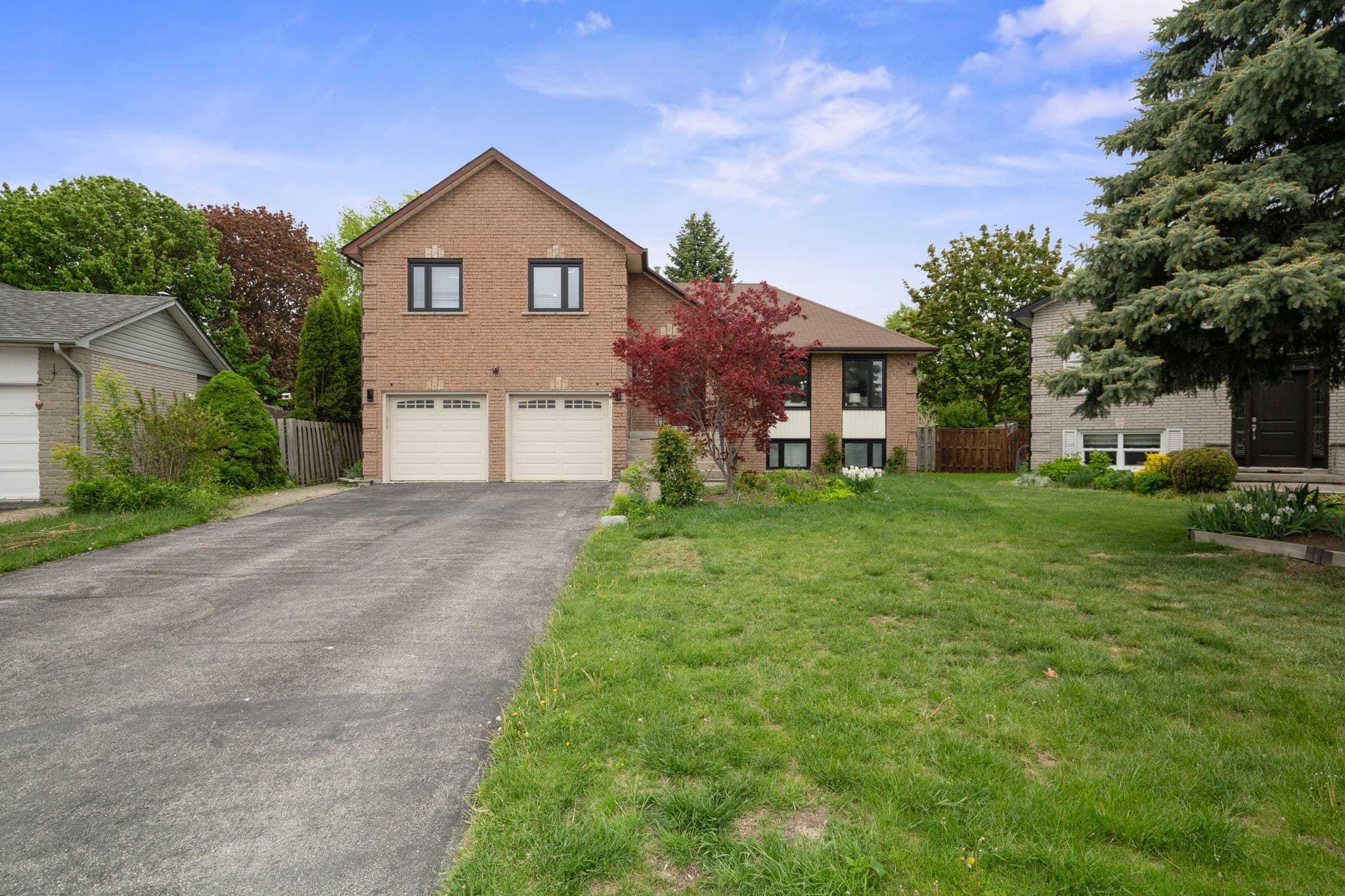 27 Evaleigh Ct Whitby, ON L1N 8N4