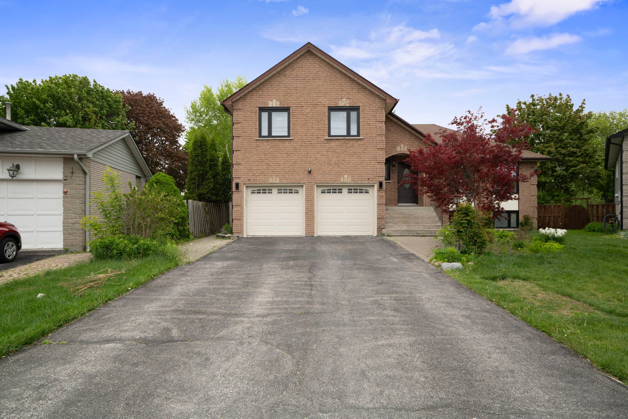 27 Evaleigh Ct Whitby, ON L1N 8N4