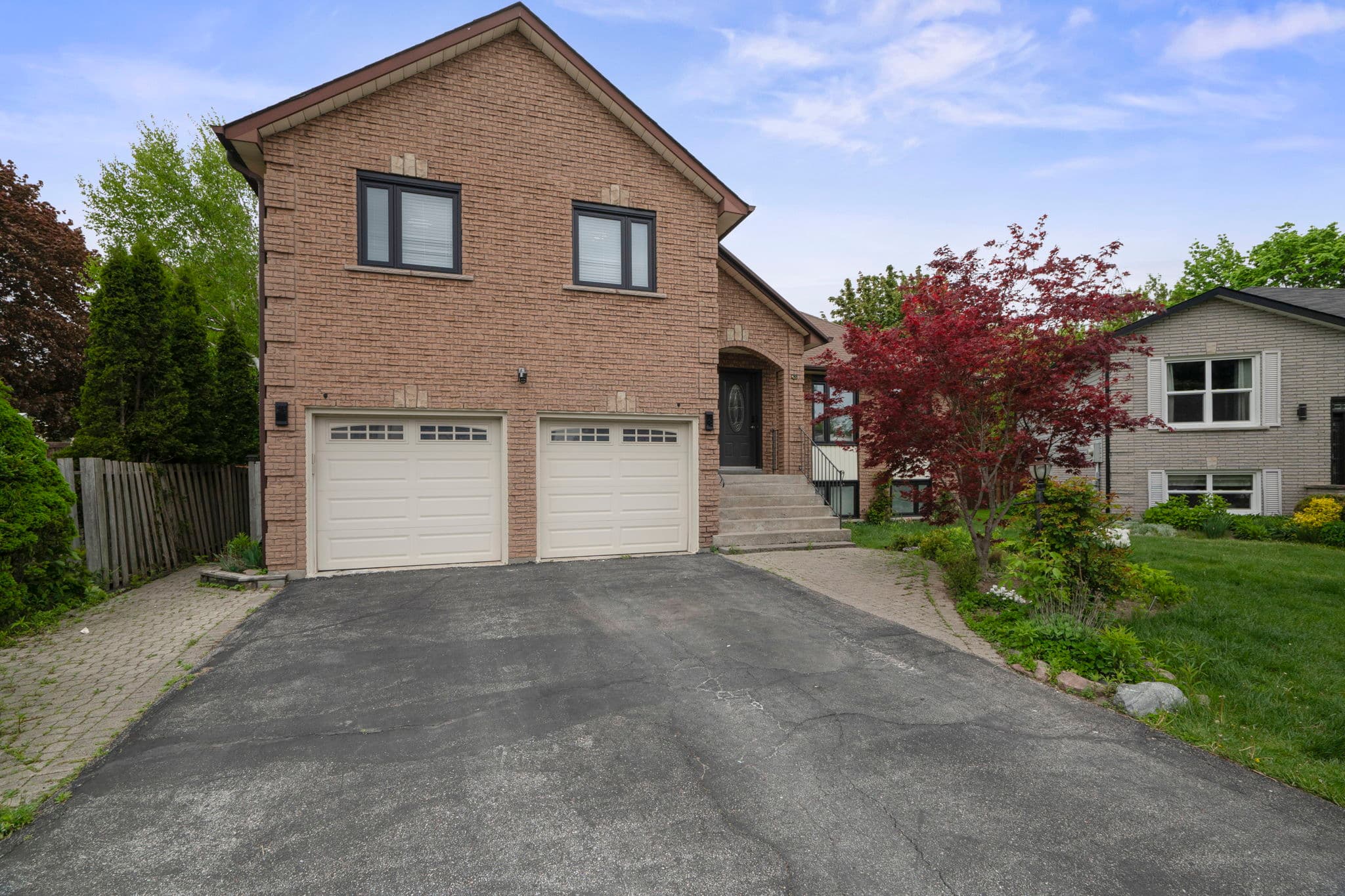 27 Evaleigh Ct Whitby, ON L1N 8N4