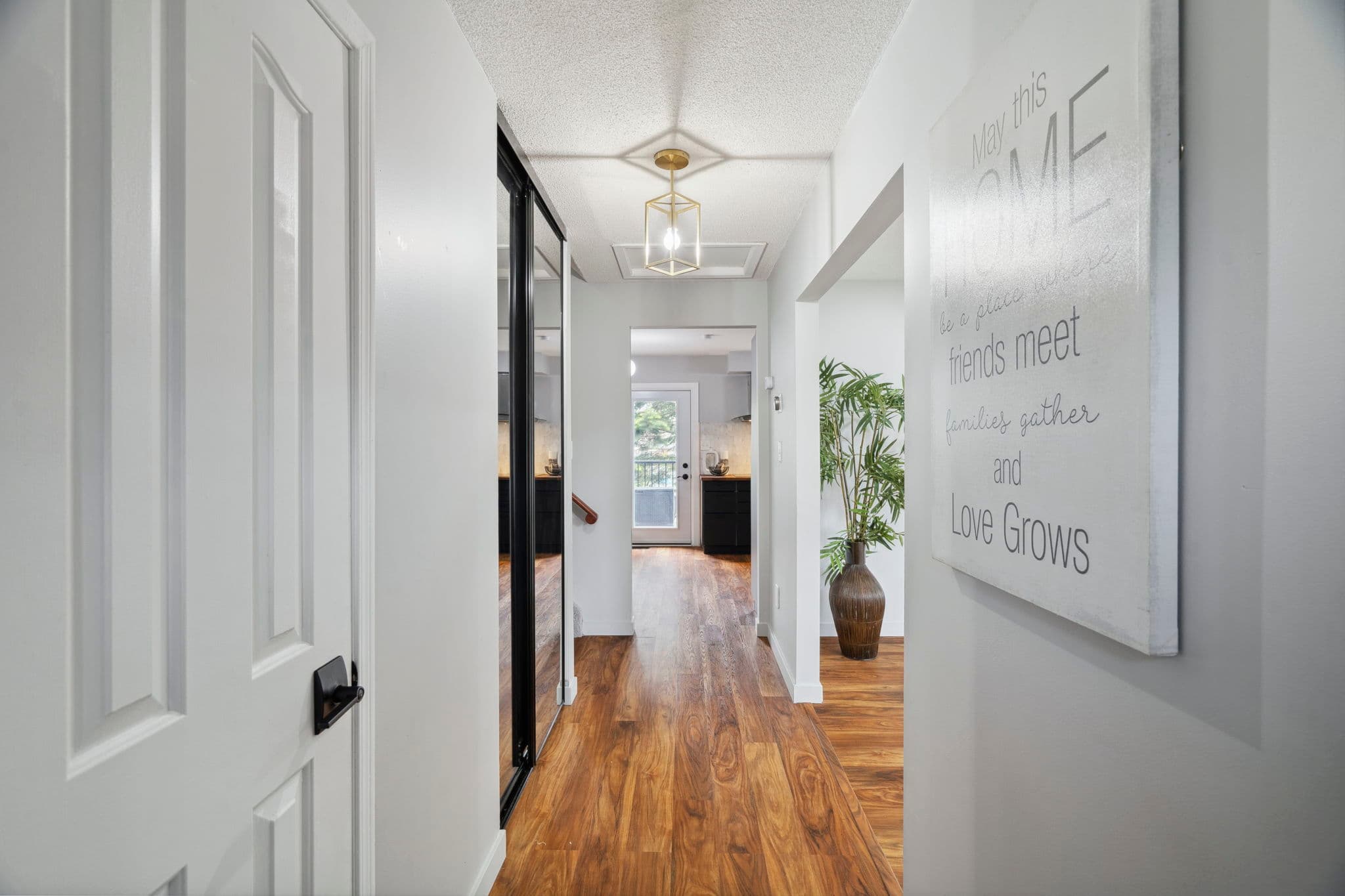 27 Evaleigh Ct Whitby, ON L1N 8N4