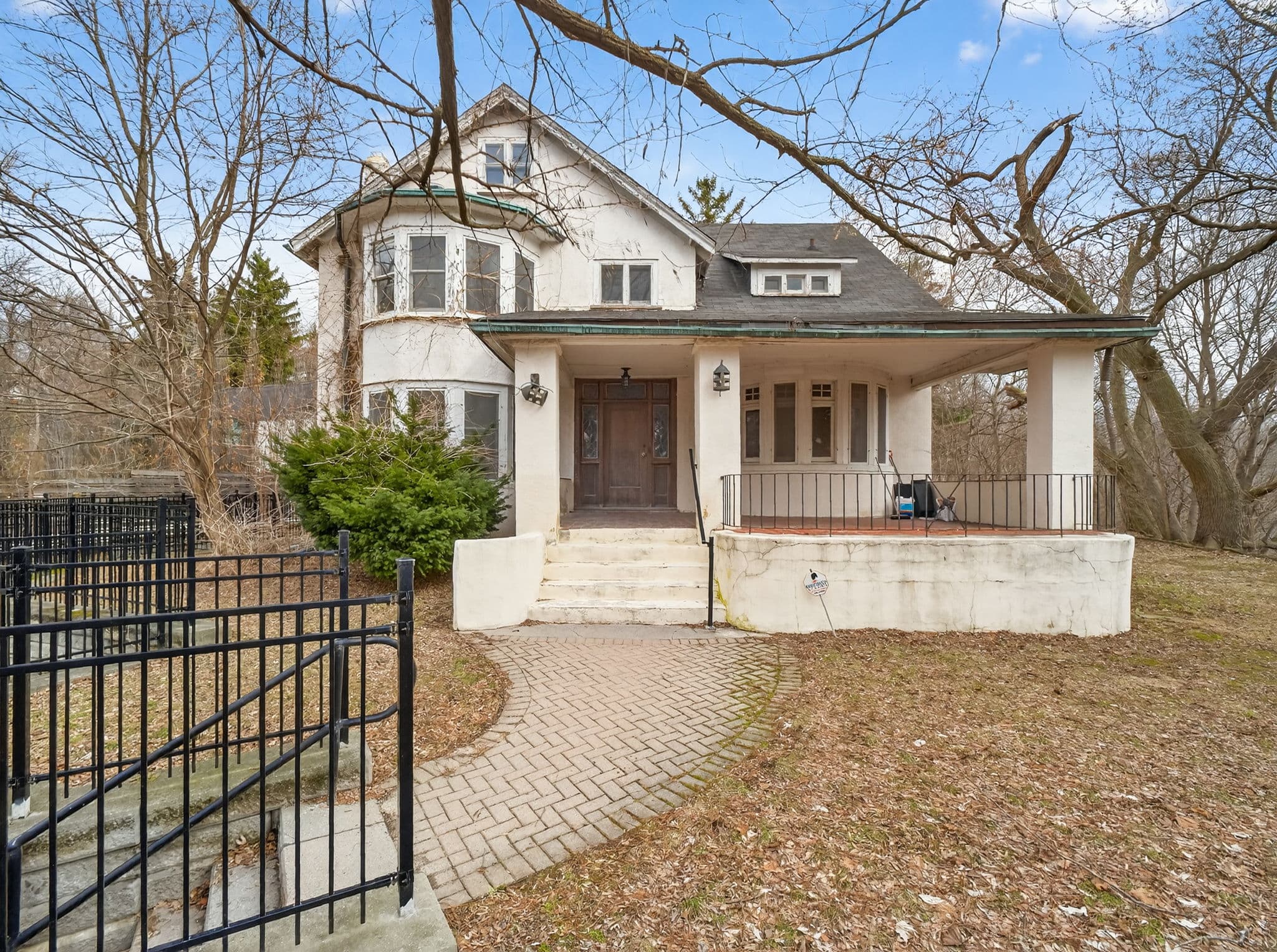 27 Old Yonge St Toronto, ON M2P 1P6
