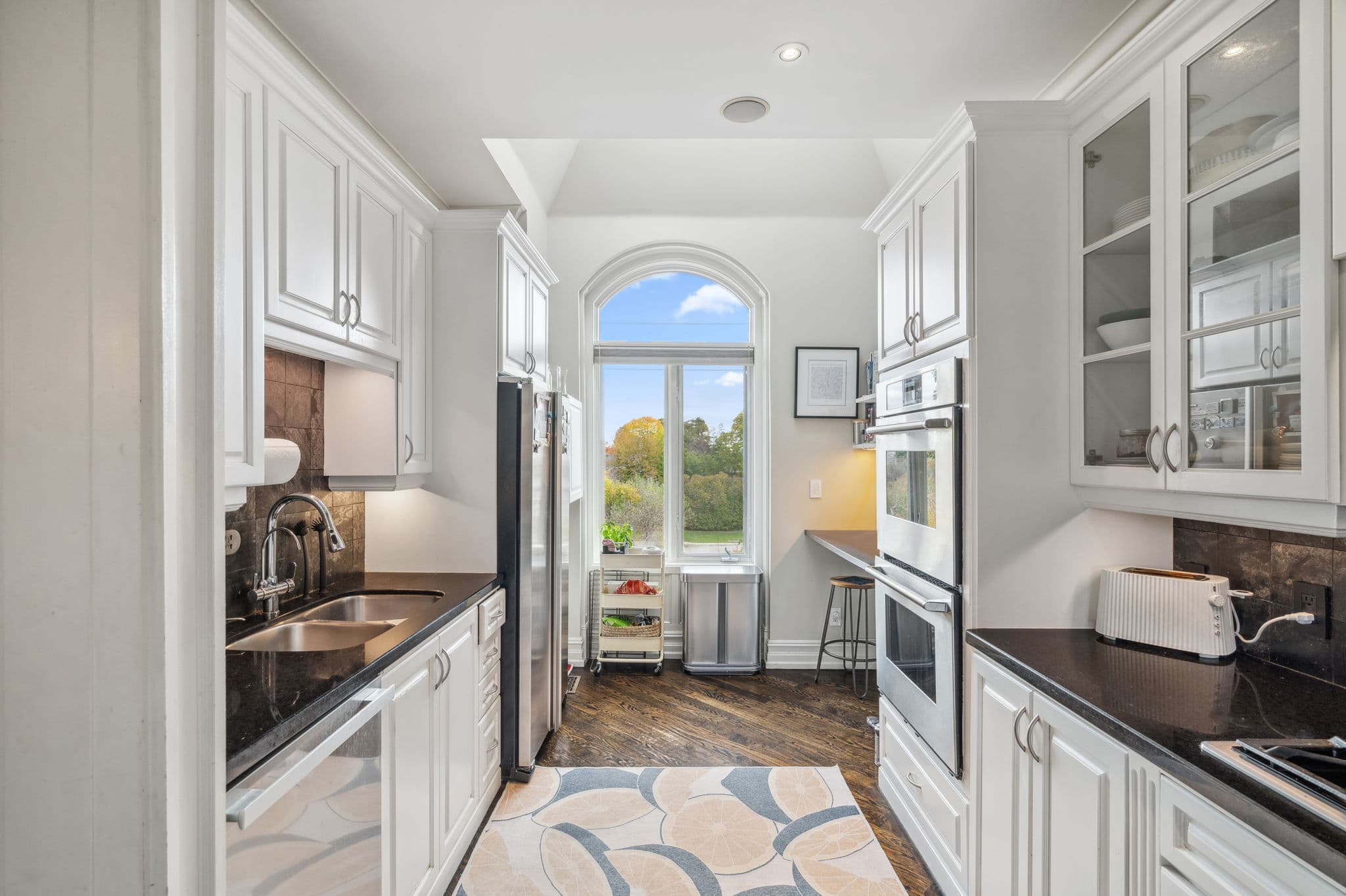 276 Spadina Rd Unit 4 Toronto, ON M5R 2V4