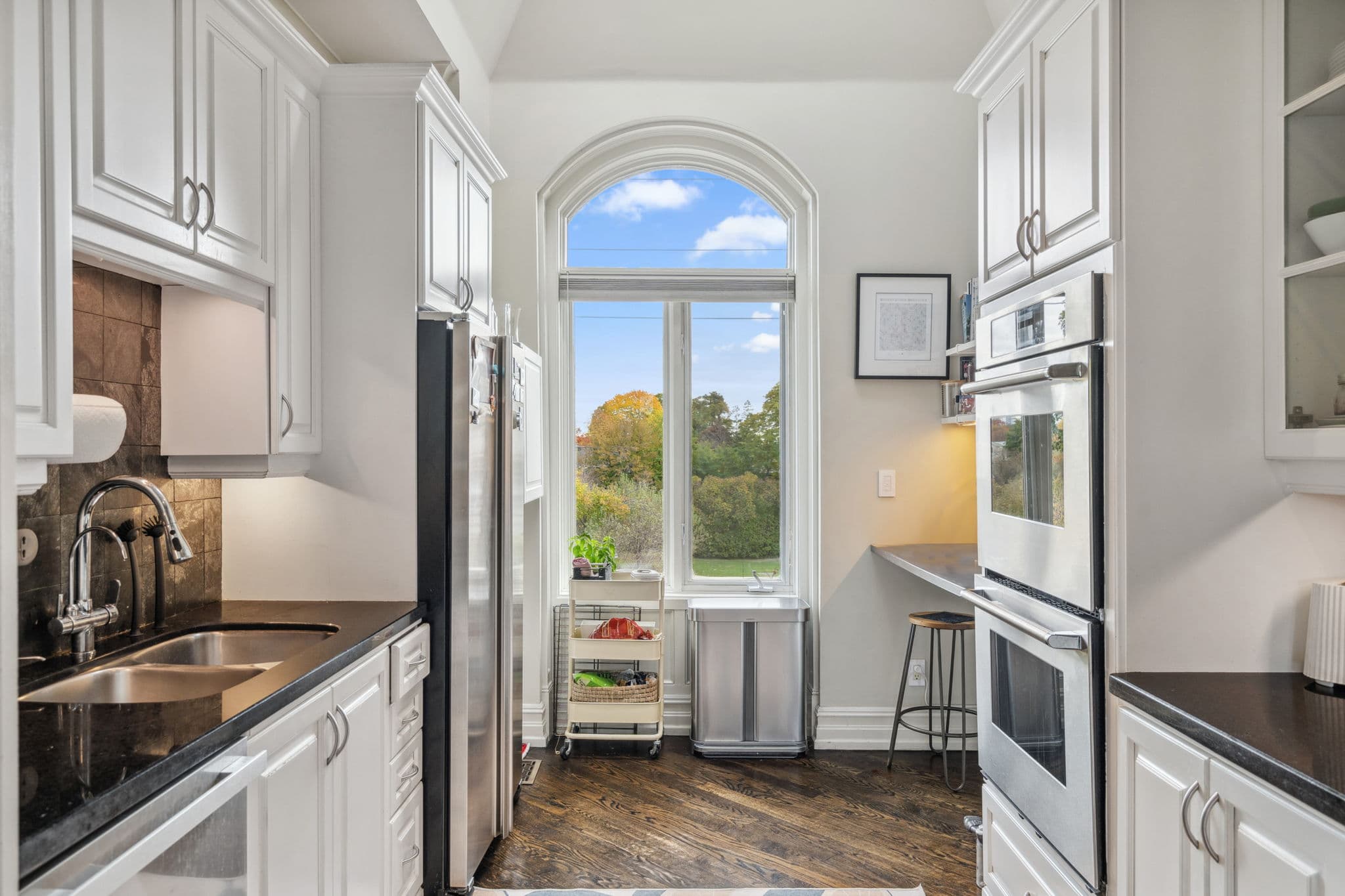 276 Spadina Rd Unit 4 Toronto, ON M5R 2V4