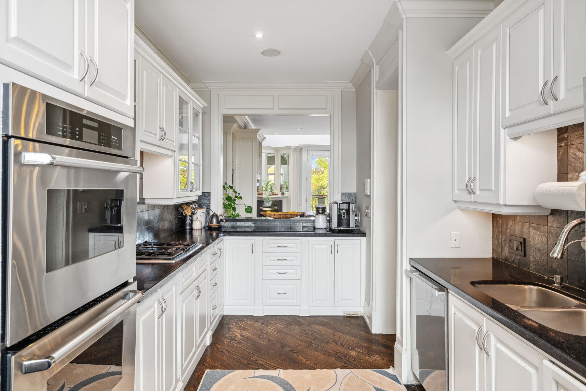 276 Spadina Rd Unit 4 Toronto, ON M5R 2V4