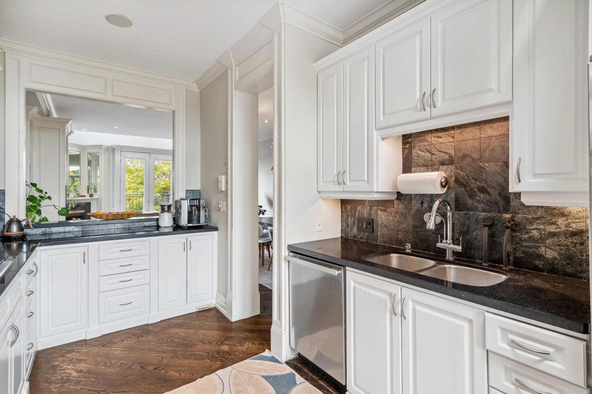 276 Spadina Rd Unit 4 Toronto, ON M5R 2V4