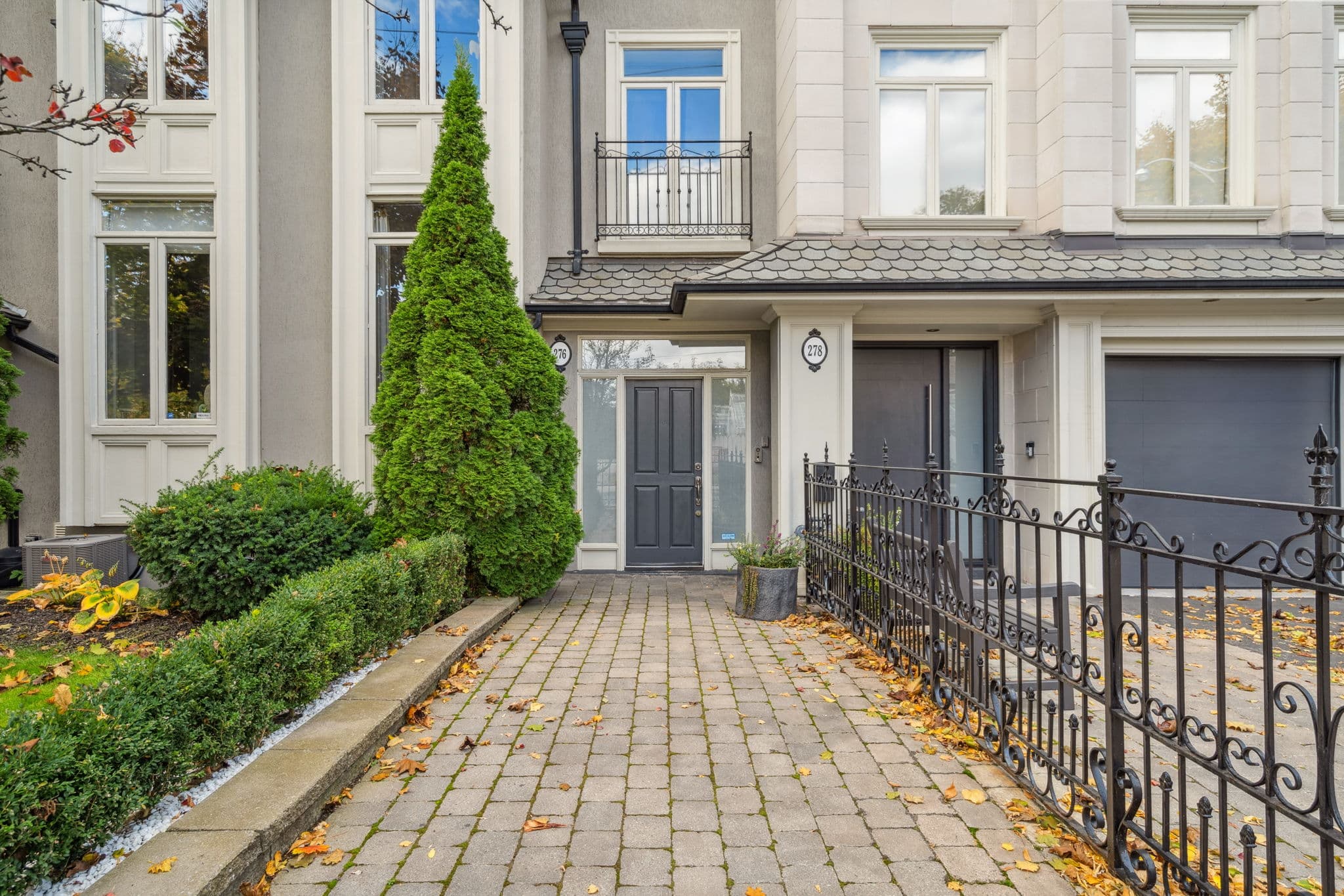 276 Spadina Rd Unit 4 Toronto, ON M5R 2V4