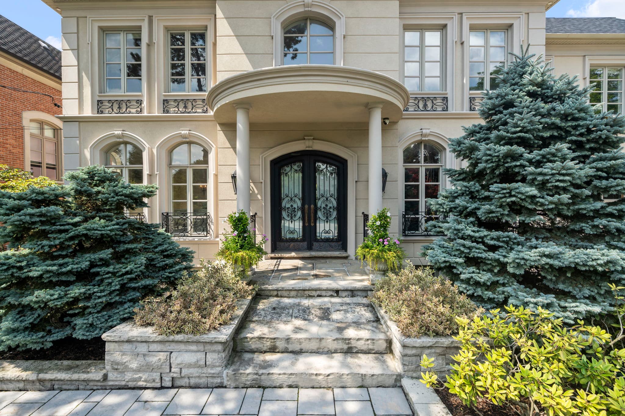28 Arjay Crescent Toronto, ON M2L 1C7